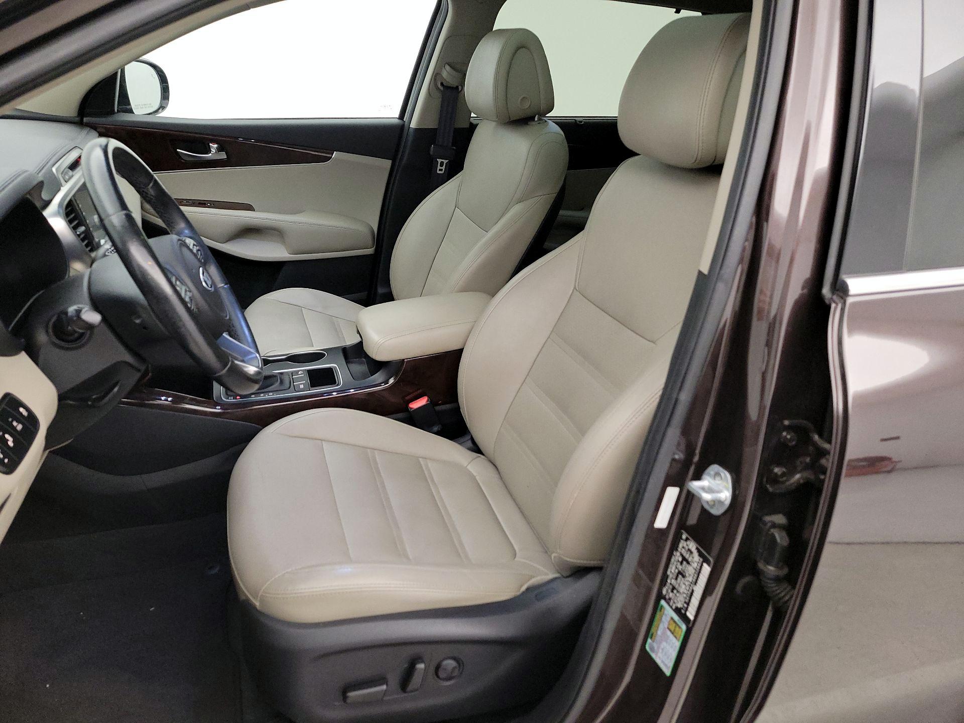 Thumbnail: 2016 Kia Sorento - 11