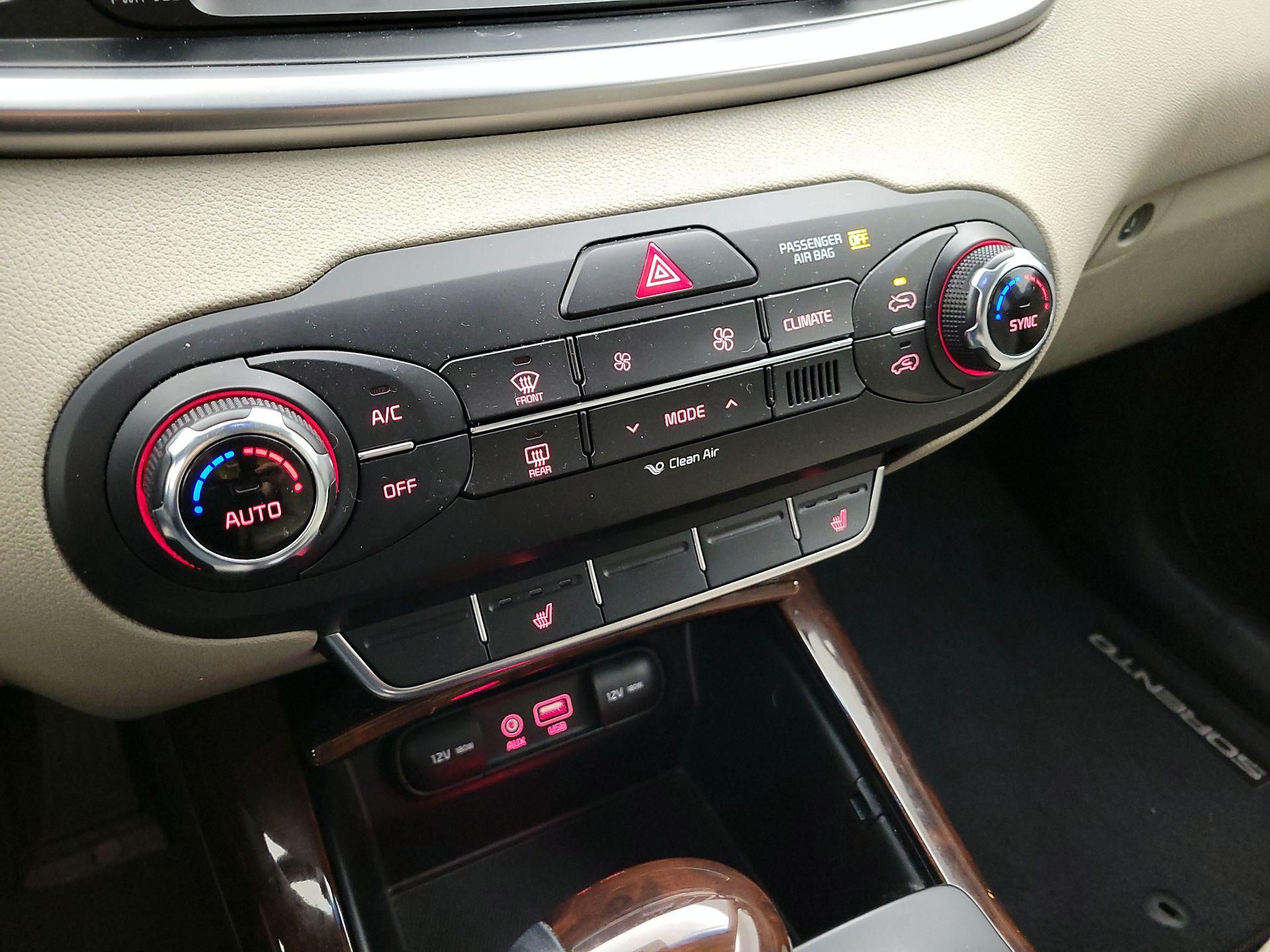 Thumbnail: 2016 Kia Sorento - 17