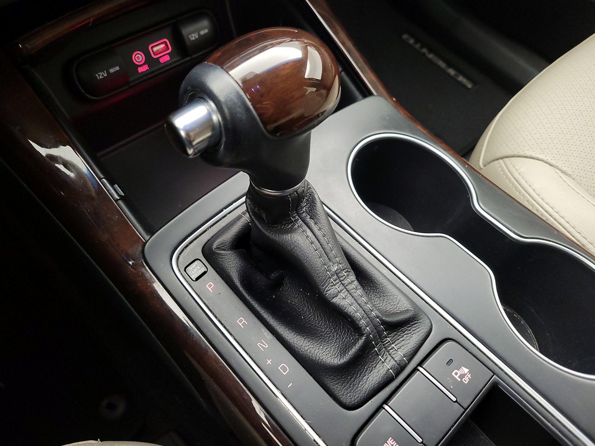 Thumbnail: 2016 Kia Sorento - 18