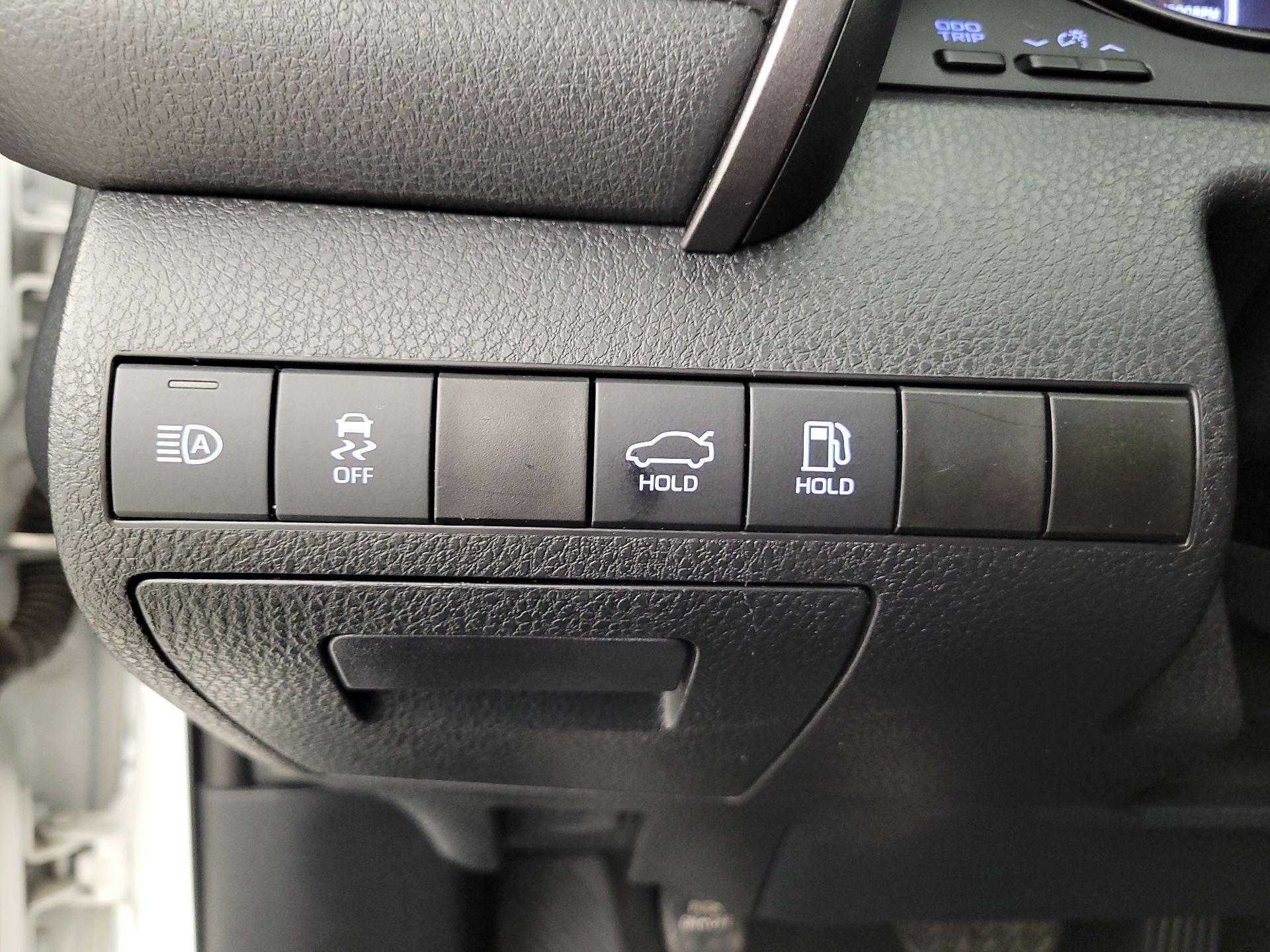 Thumbnail: 2022 Toyota Camry - 13