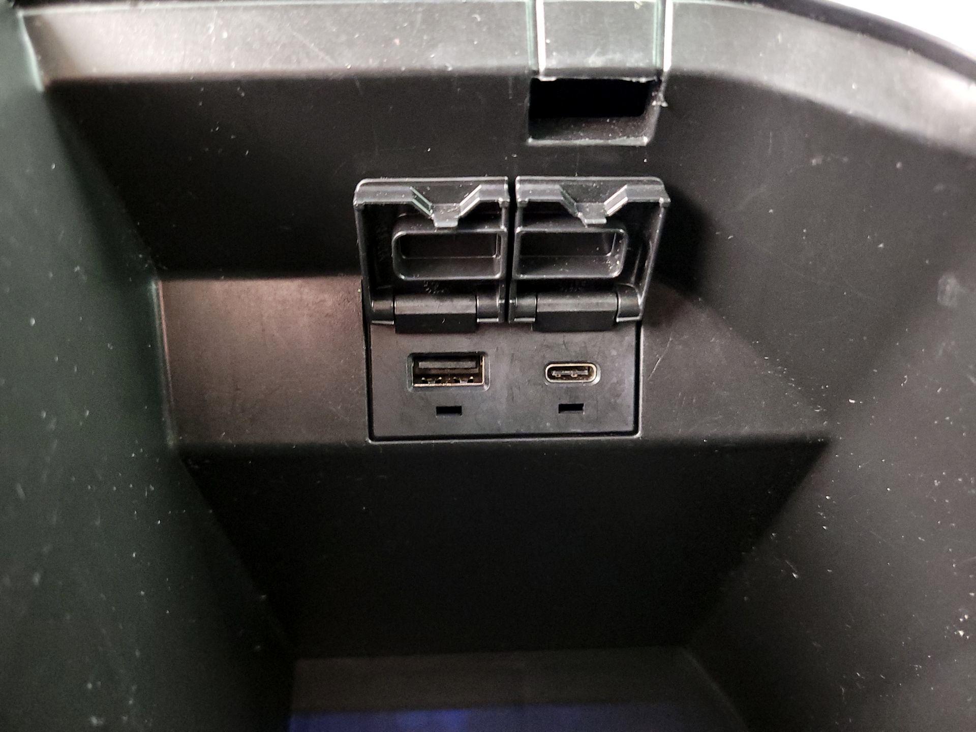 Thumbnail: 2022 Toyota Camry - 18