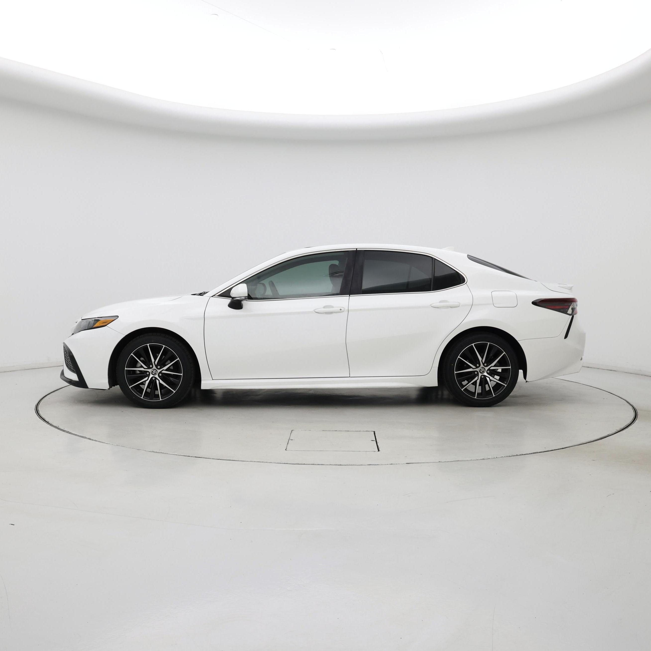 Thumbnail: 2022 Toyota Camry - 3