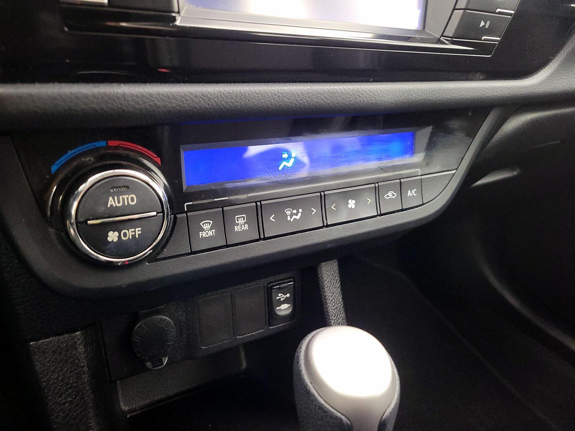 Thumbnail: 2016 Toyota Corolla - 16