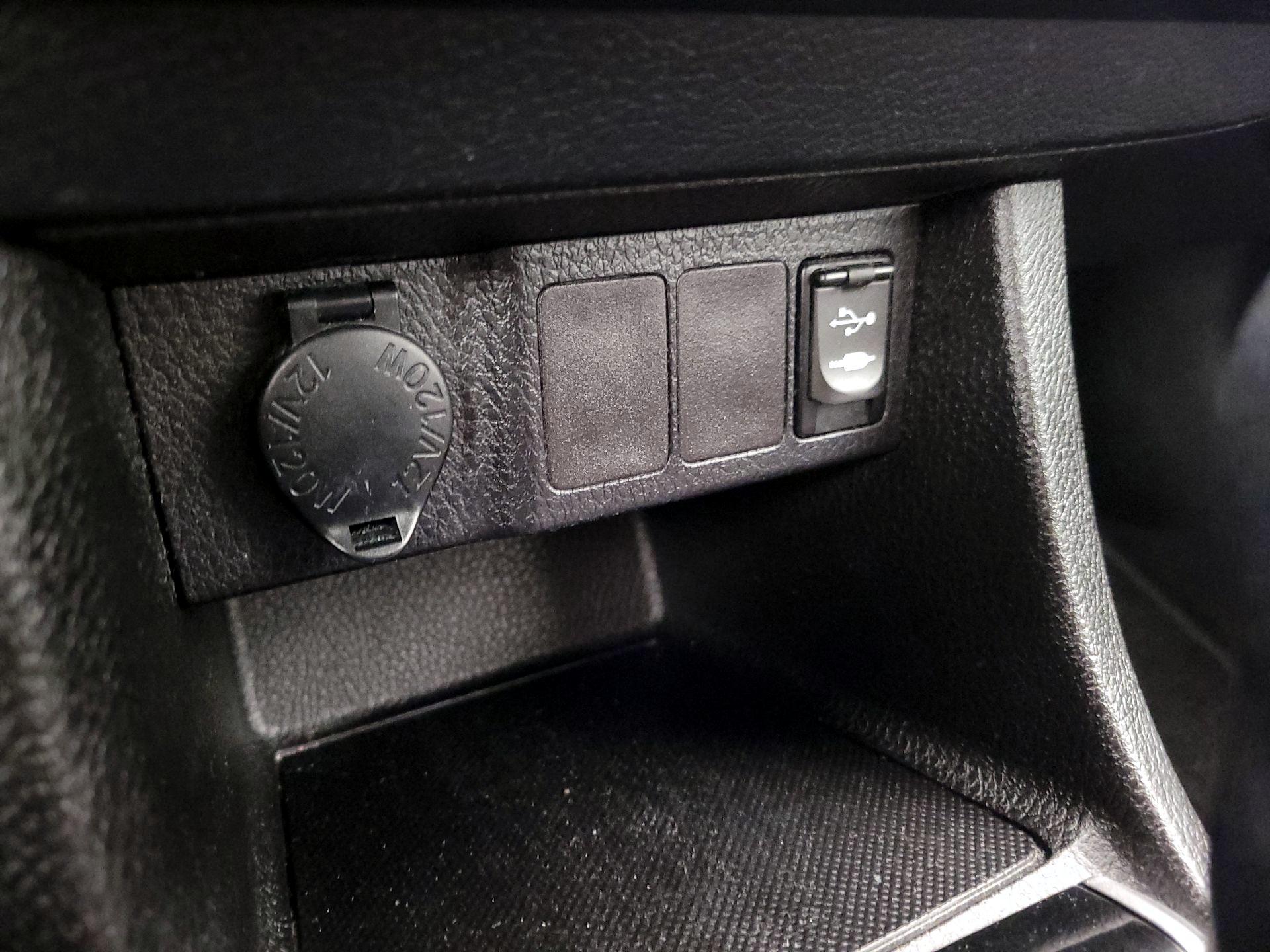 Thumbnail: 2016 Toyota Corolla - 18