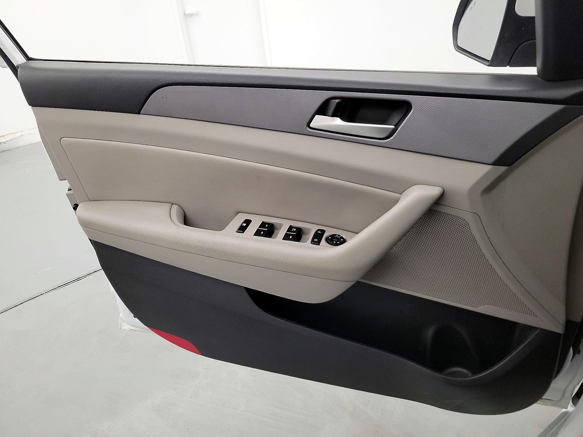 Thumbnail: 2018 Hyundai Sonata - 12