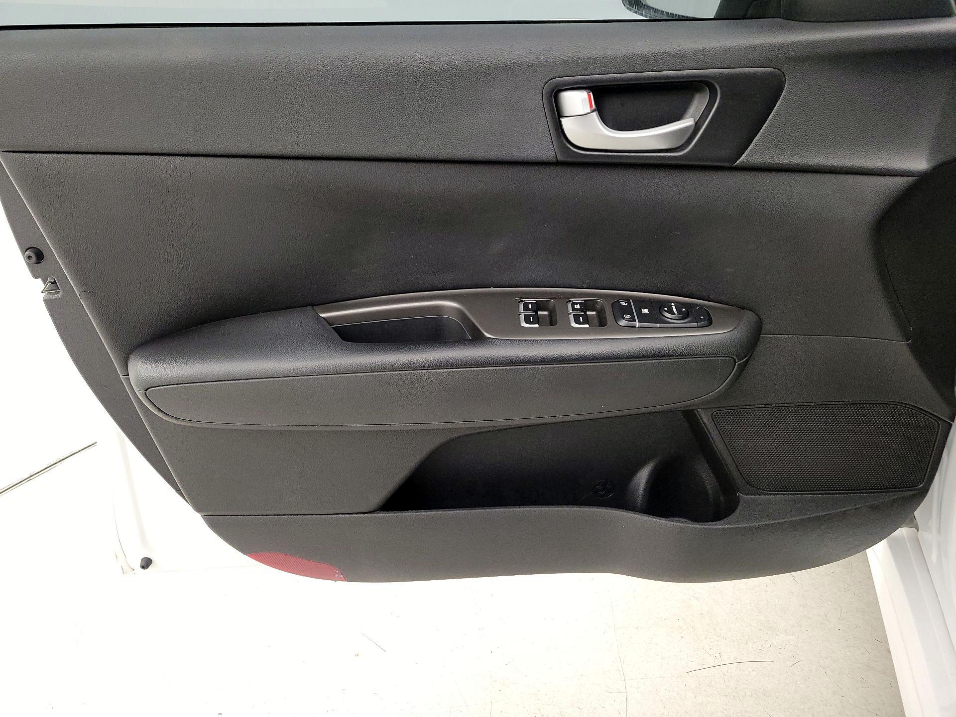 Thumbnail: 2019 Kia Optima - 12