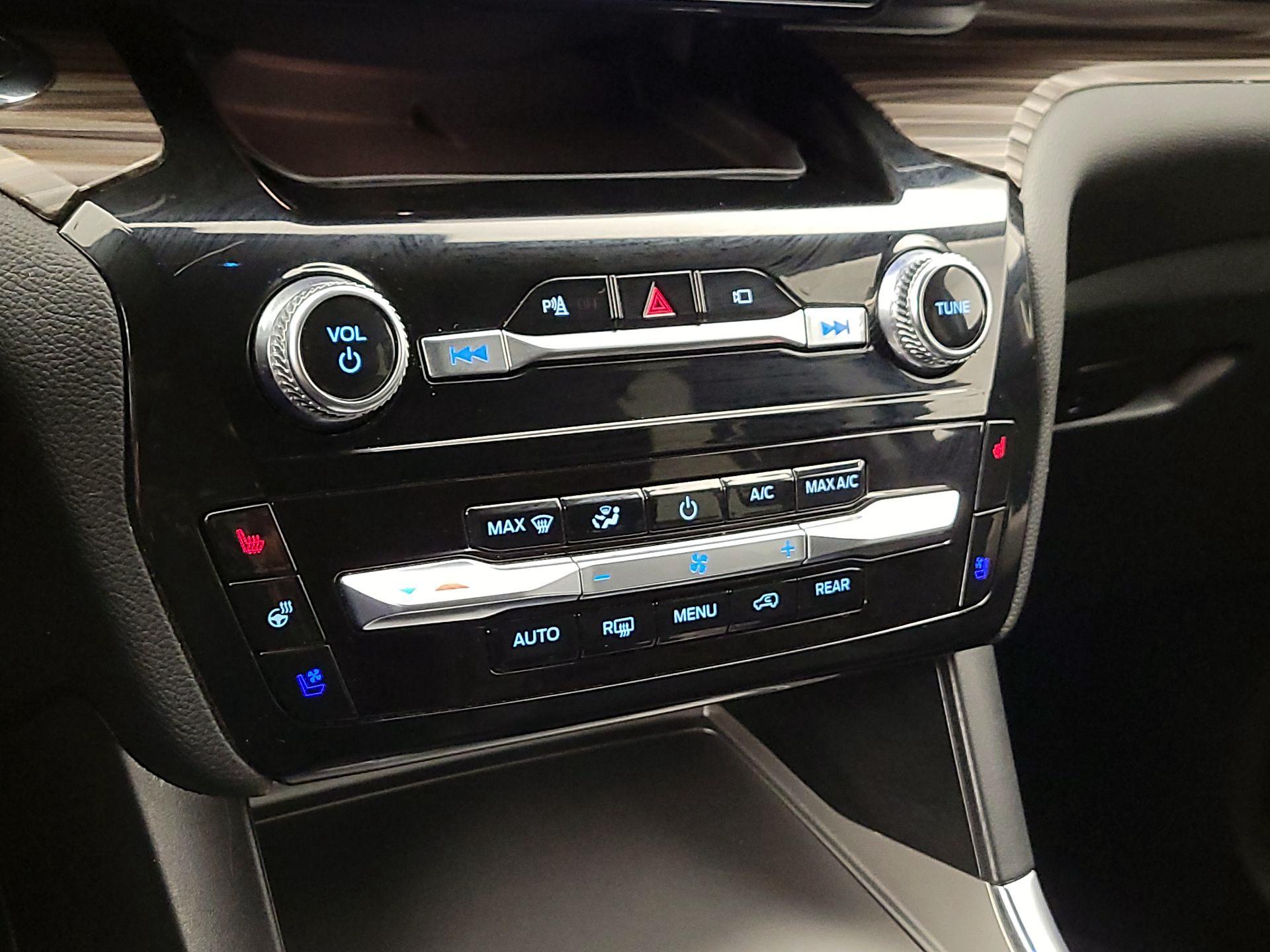 Thumbnail: 2023 Ford Explorer - 17