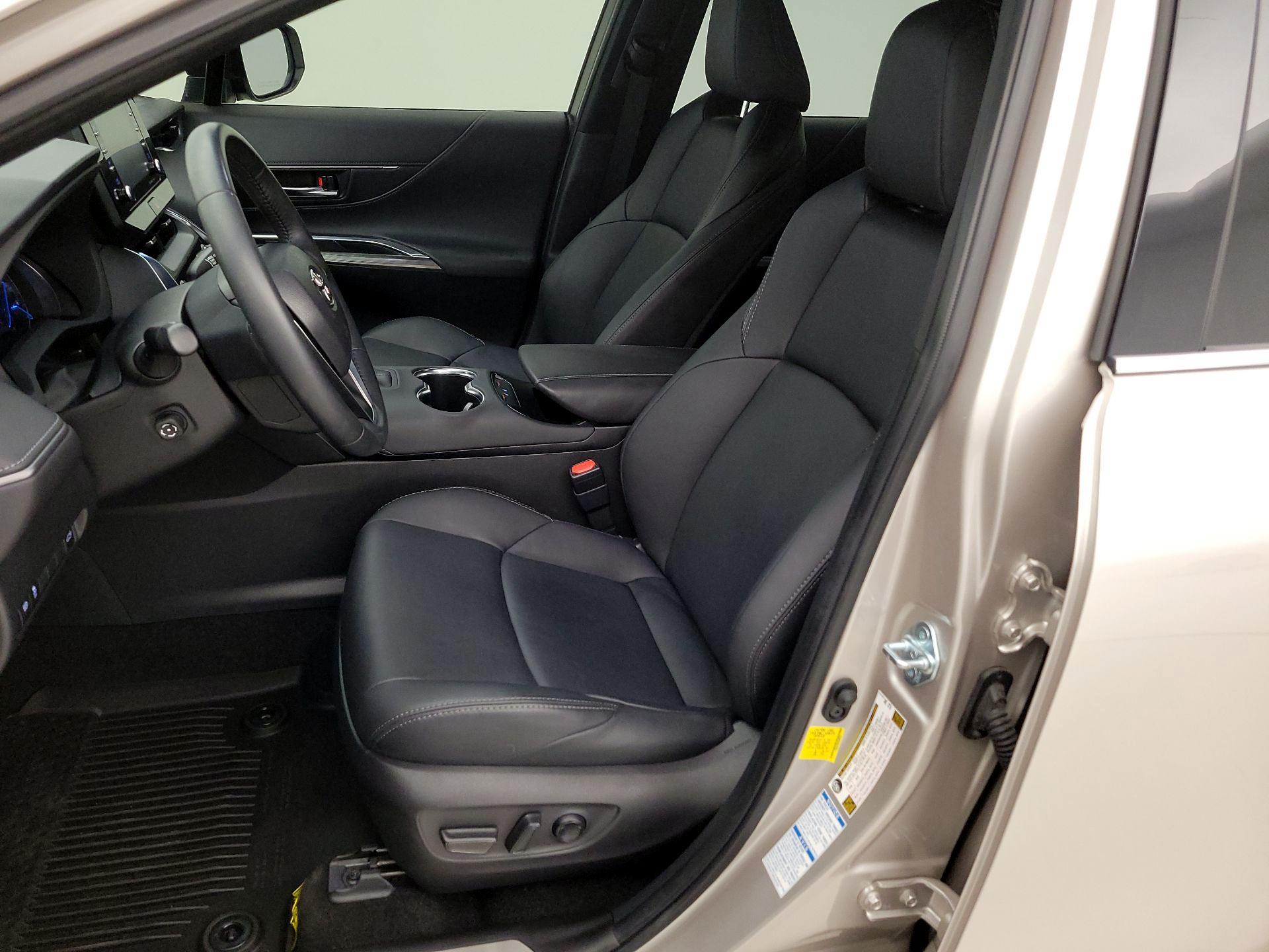 Thumbnail: 2022 Toyota Venza - 11