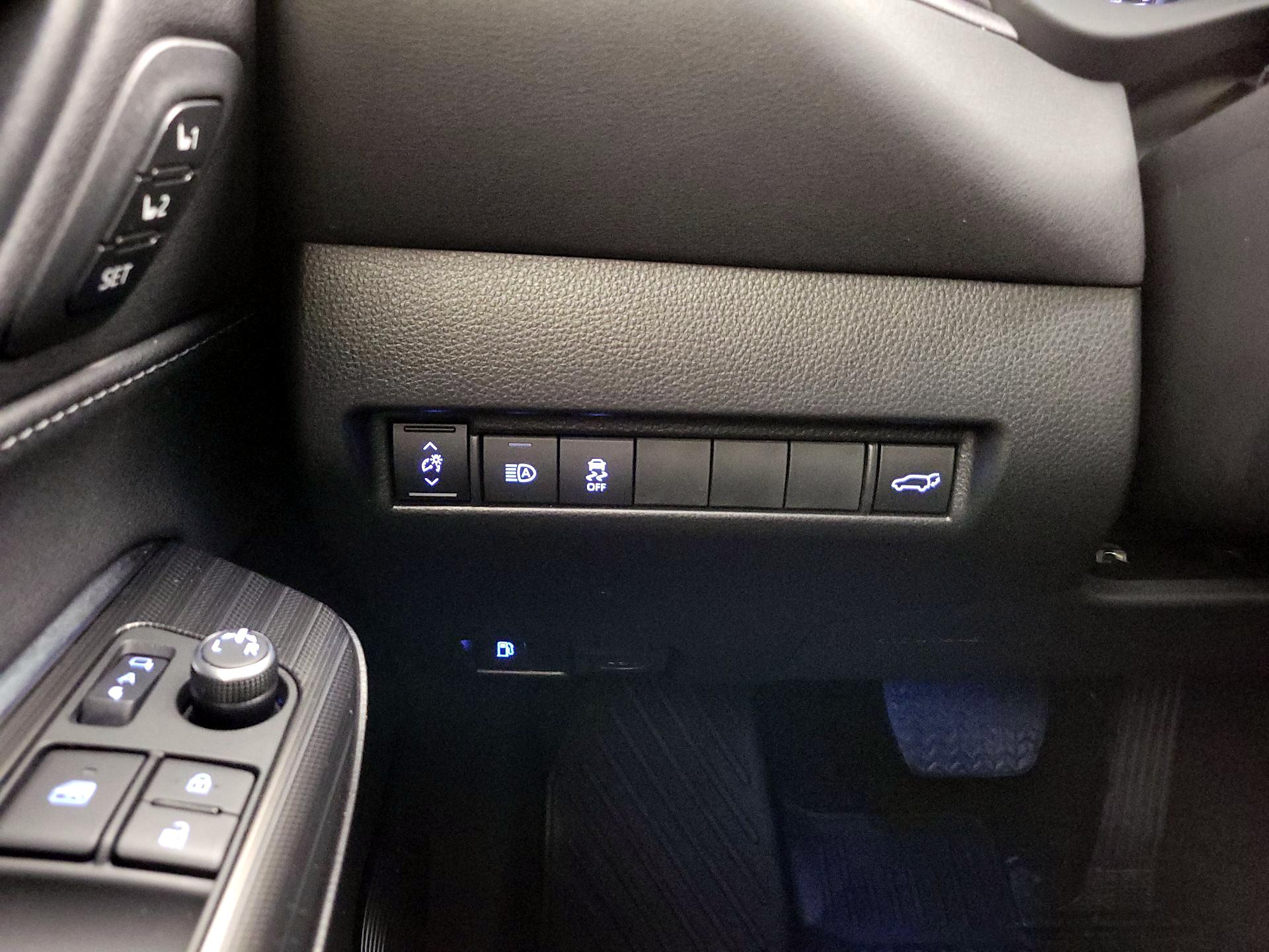 Thumbnail: 2022 Toyota Venza - 13