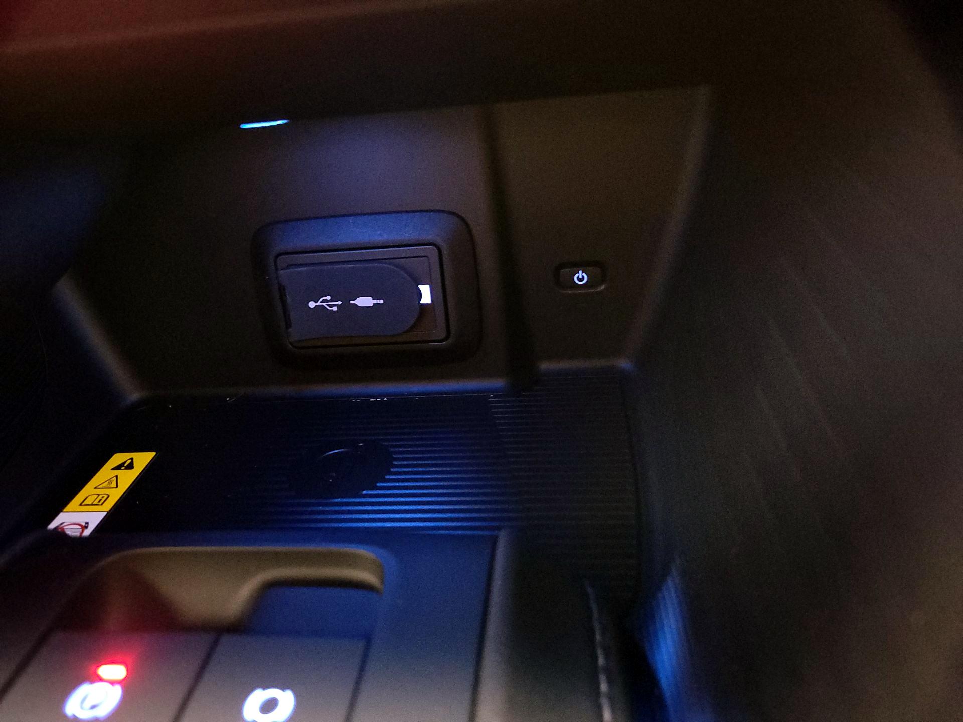 Thumbnail: 2022 Toyota Venza - 18