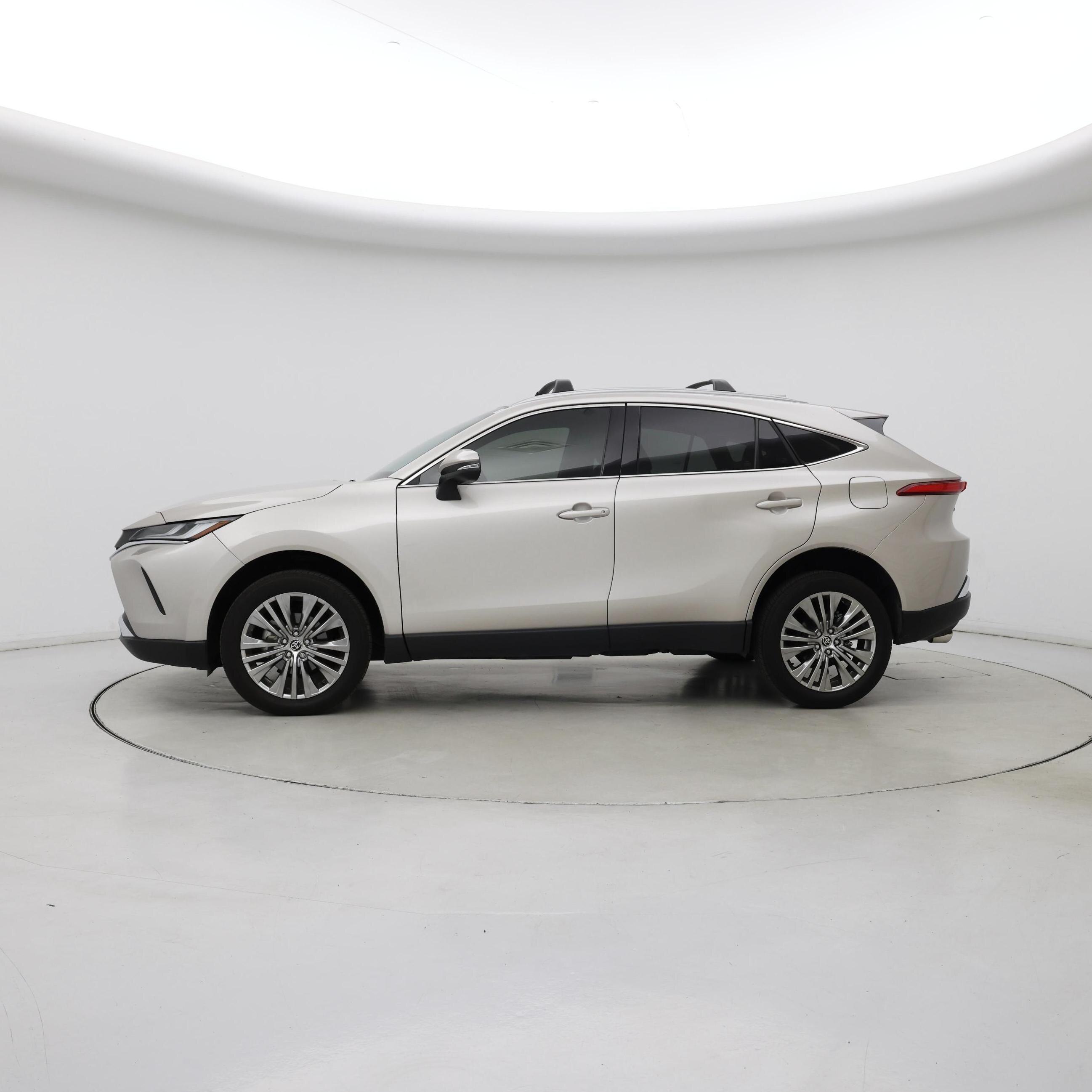 Thumbnail: 2022 Toyota Venza - 3