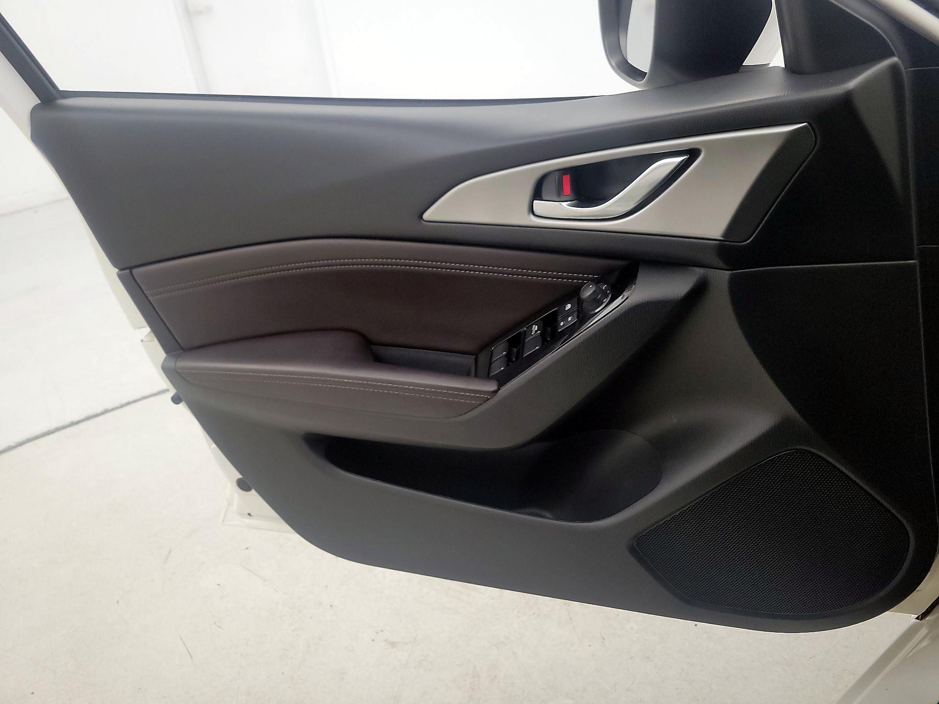 Thumbnail: 2018 Mazda Mazda3 - 12