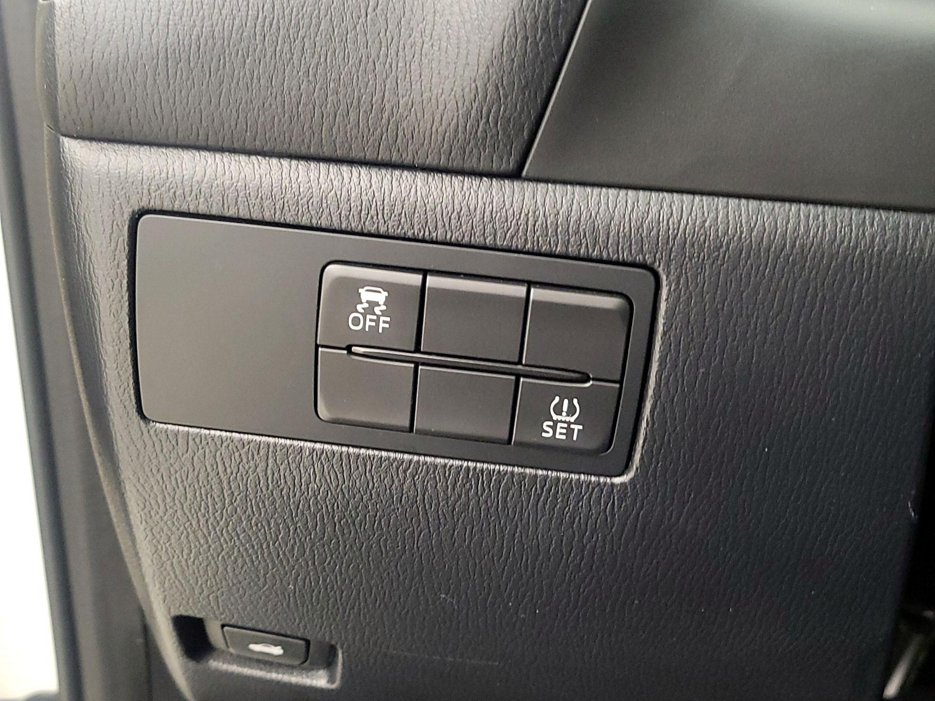 Thumbnail: 2018 Mazda Mazda3 - 13