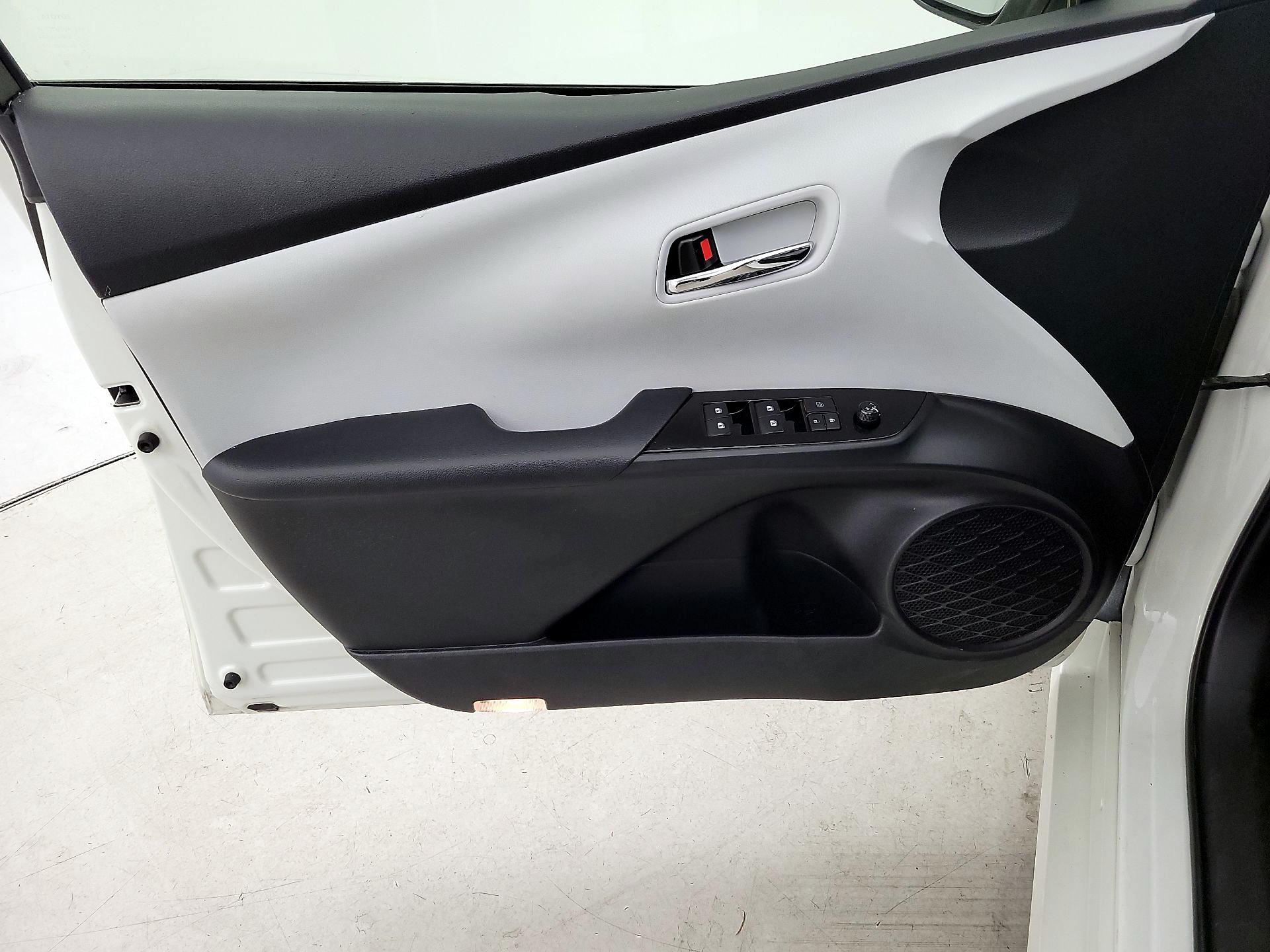 Thumbnail: 2017 Toyota Prius - 12