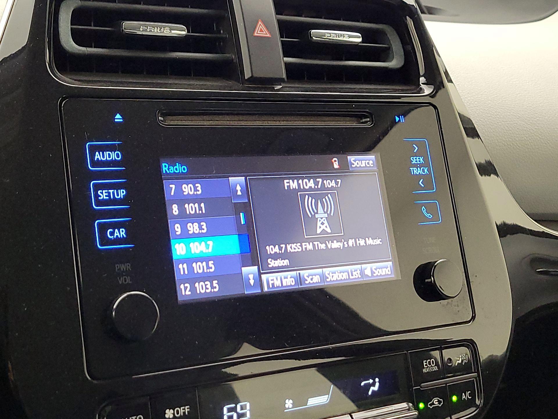 Thumbnail: 2017 Toyota Prius - 15