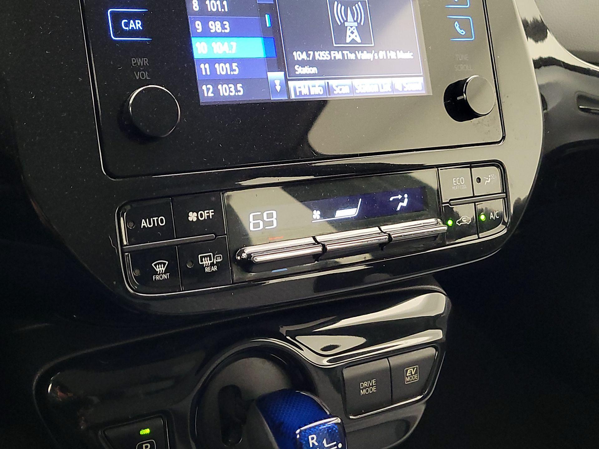 Thumbnail: 2017 Toyota Prius - 16