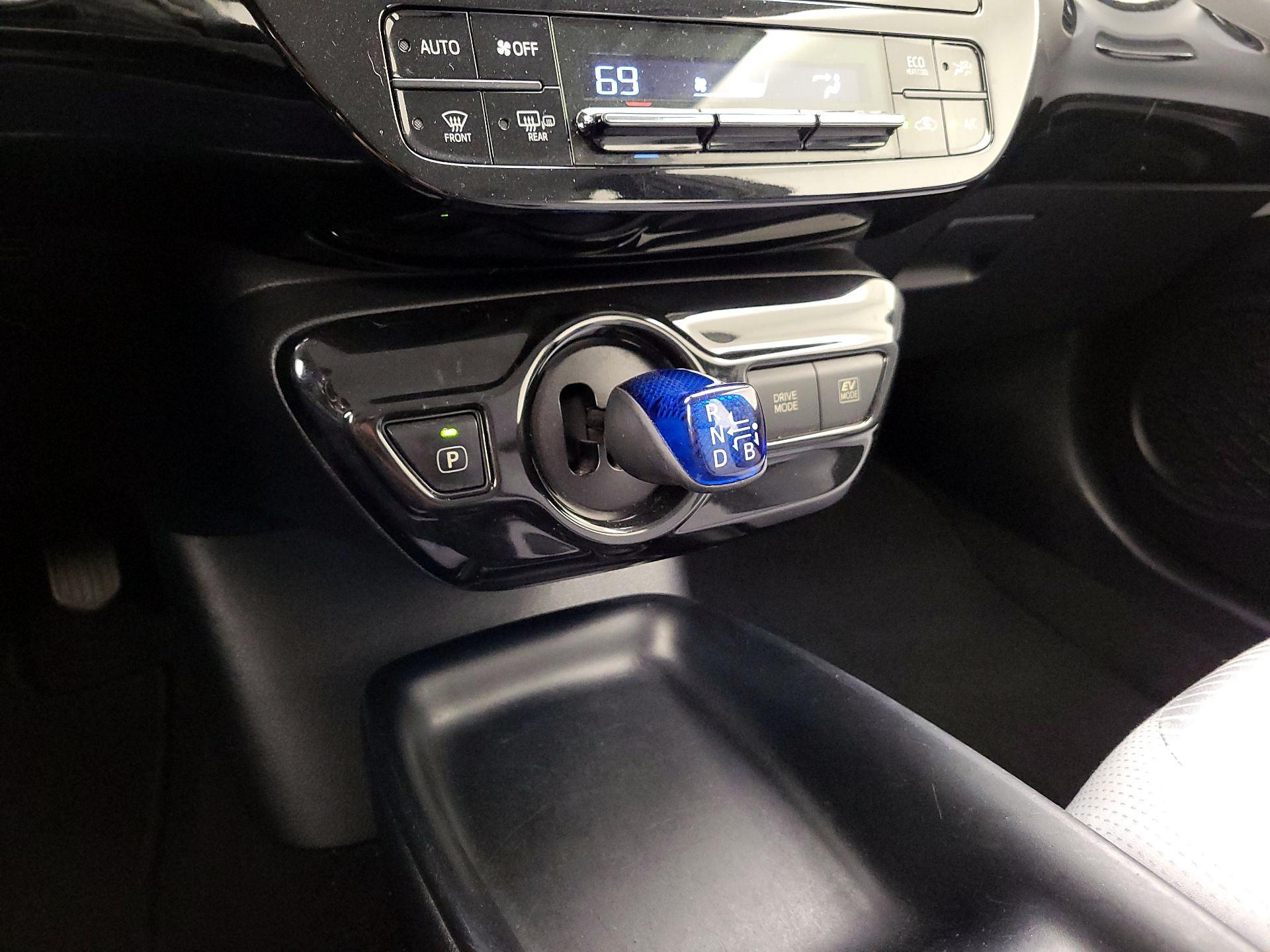 Thumbnail: 2017 Toyota Prius - 17