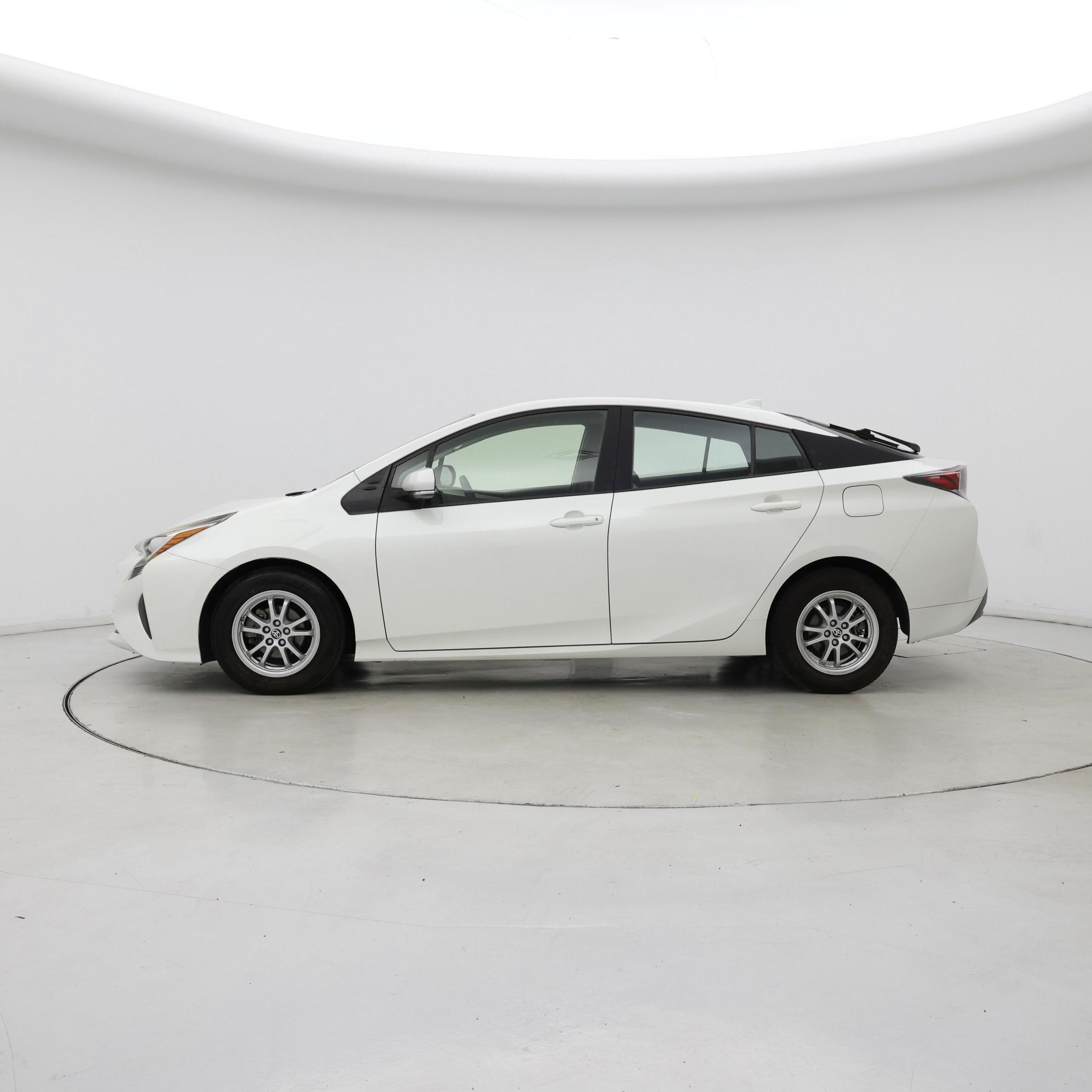 Thumbnail: 2017 Toyota Prius - 3
