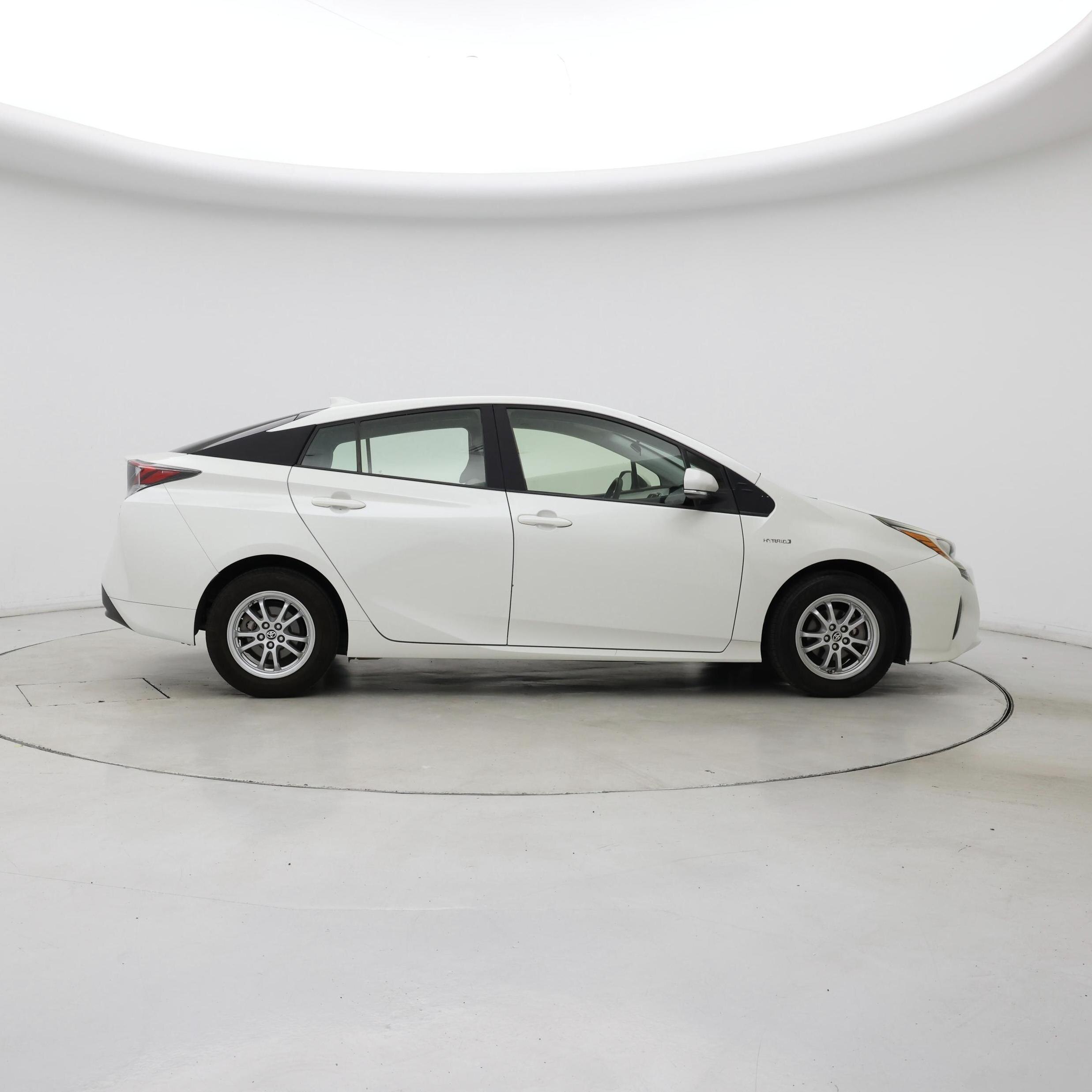 Thumbnail: 2017 Toyota Prius - 7