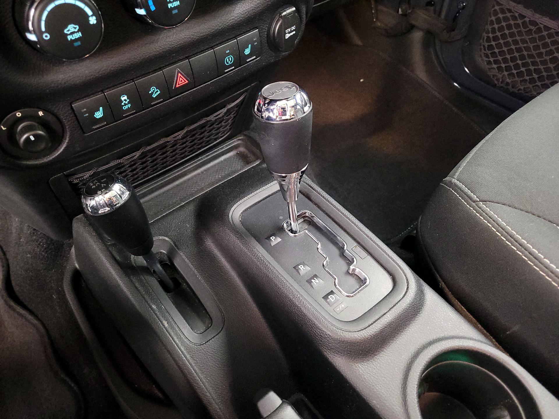 Thumbnail: 2016 Jeep Wrangler - 16