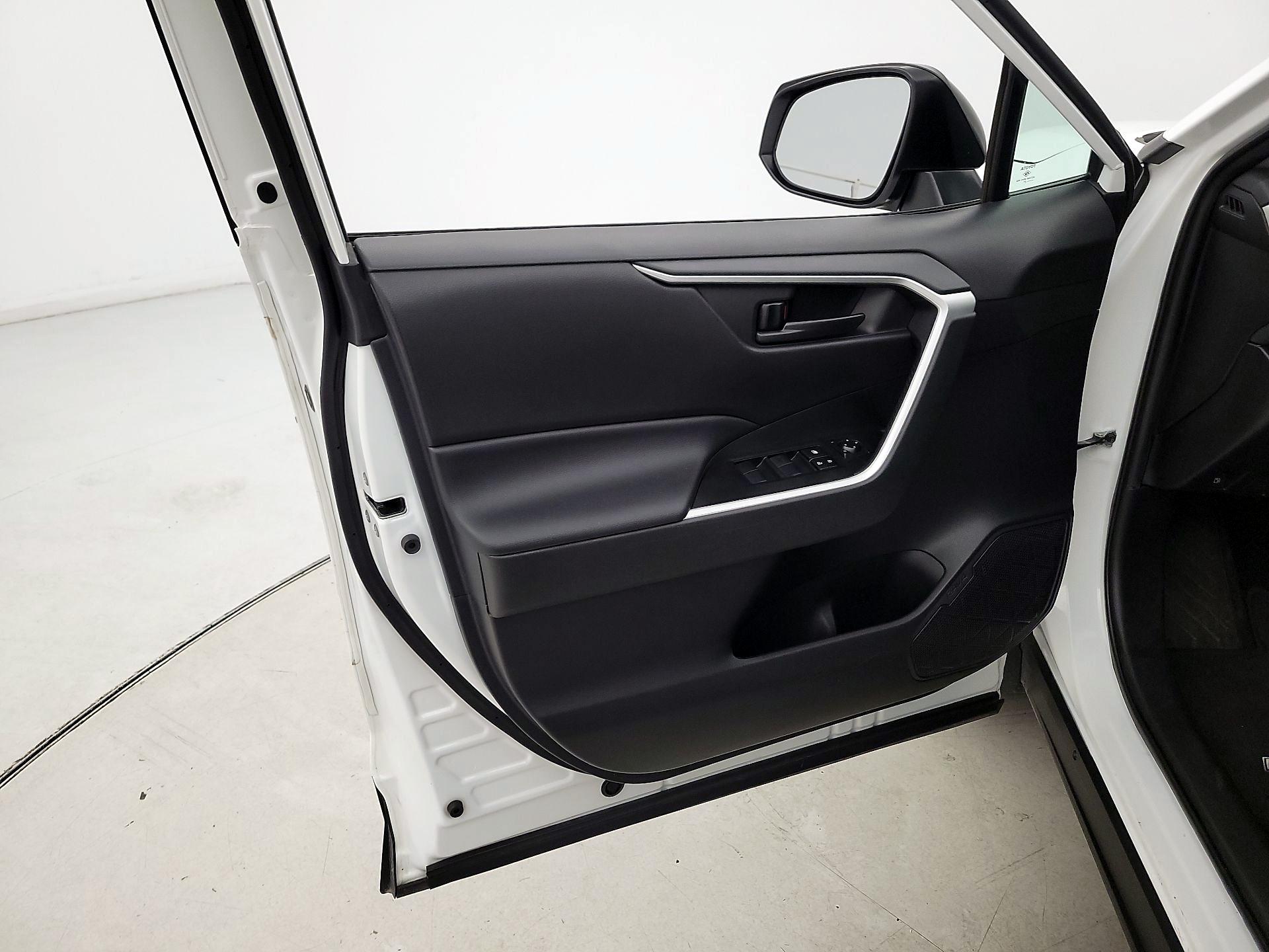 Thumbnail: 2021 Toyota RAV4 - 12