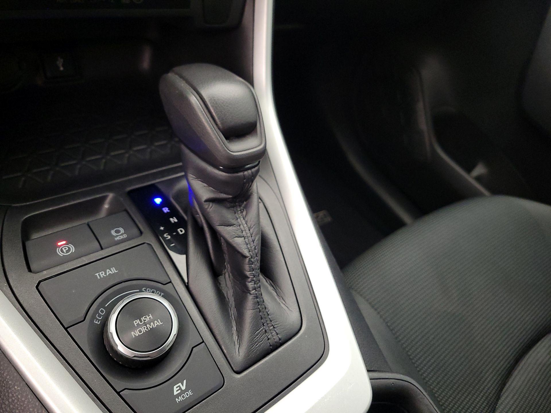 Thumbnail: 2021 Toyota RAV4 - 17