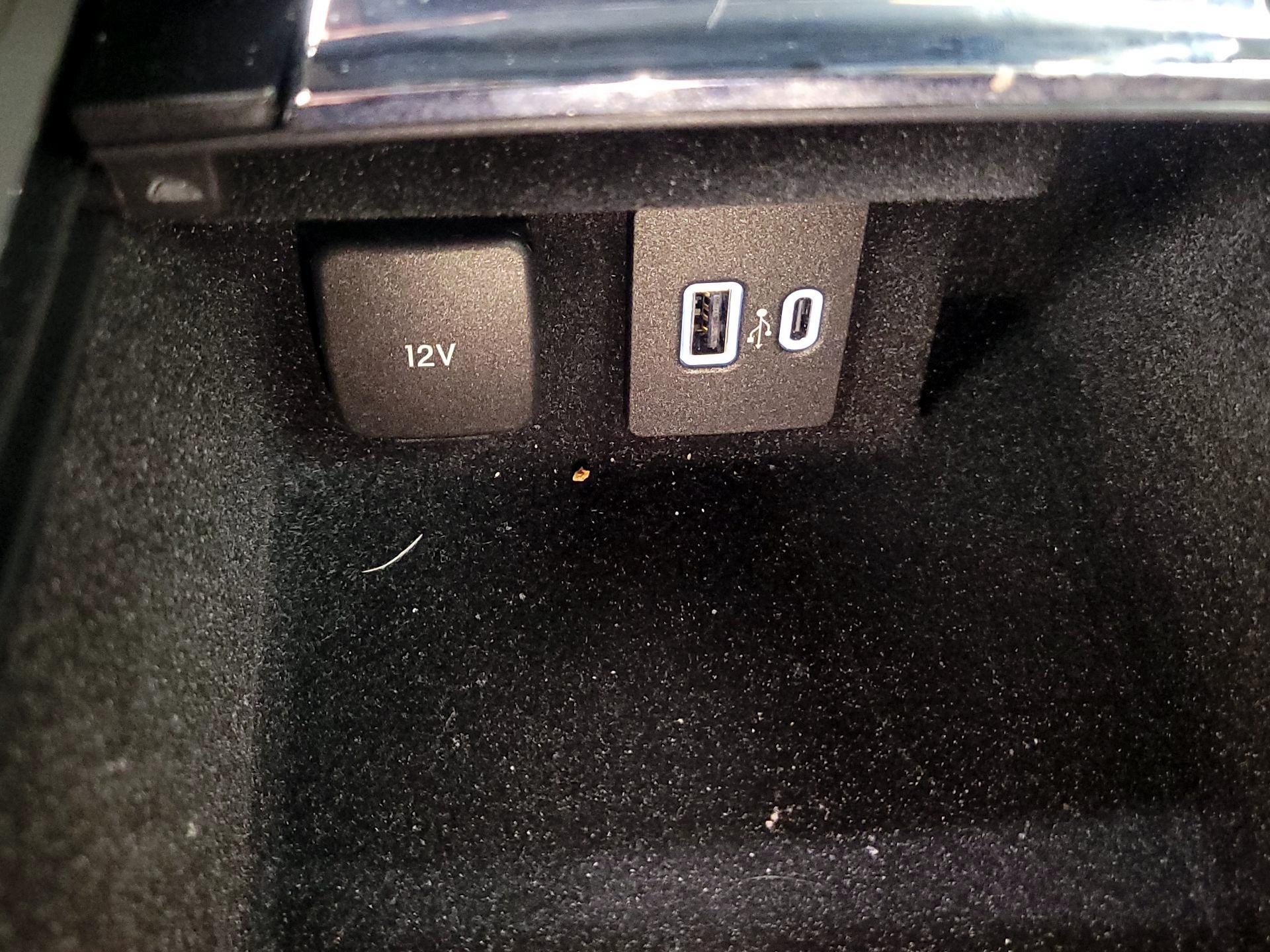 Thumbnail: 2022 Lincoln Corsair - 19