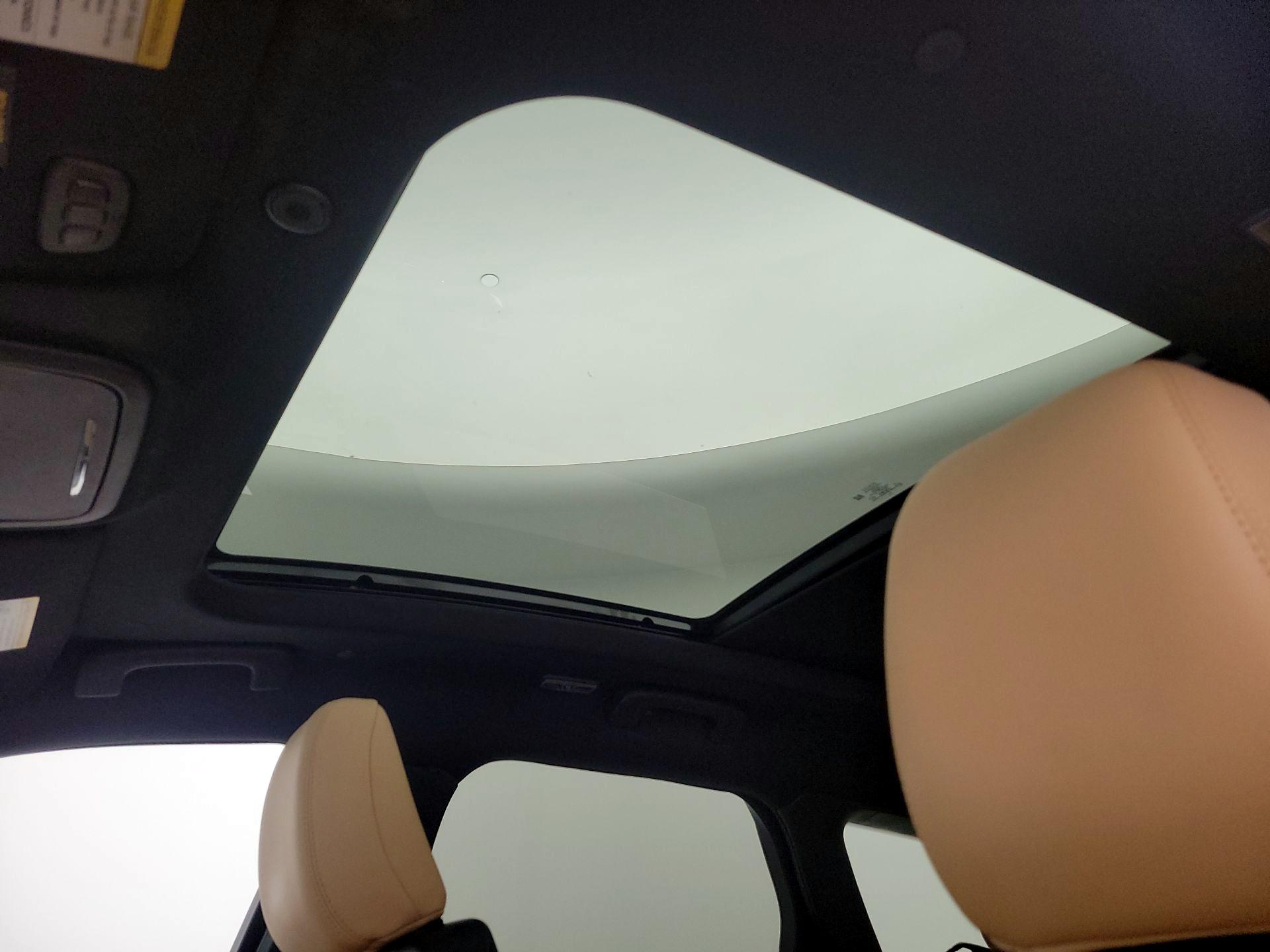 Thumbnail: 2022 Lincoln Corsair - 20