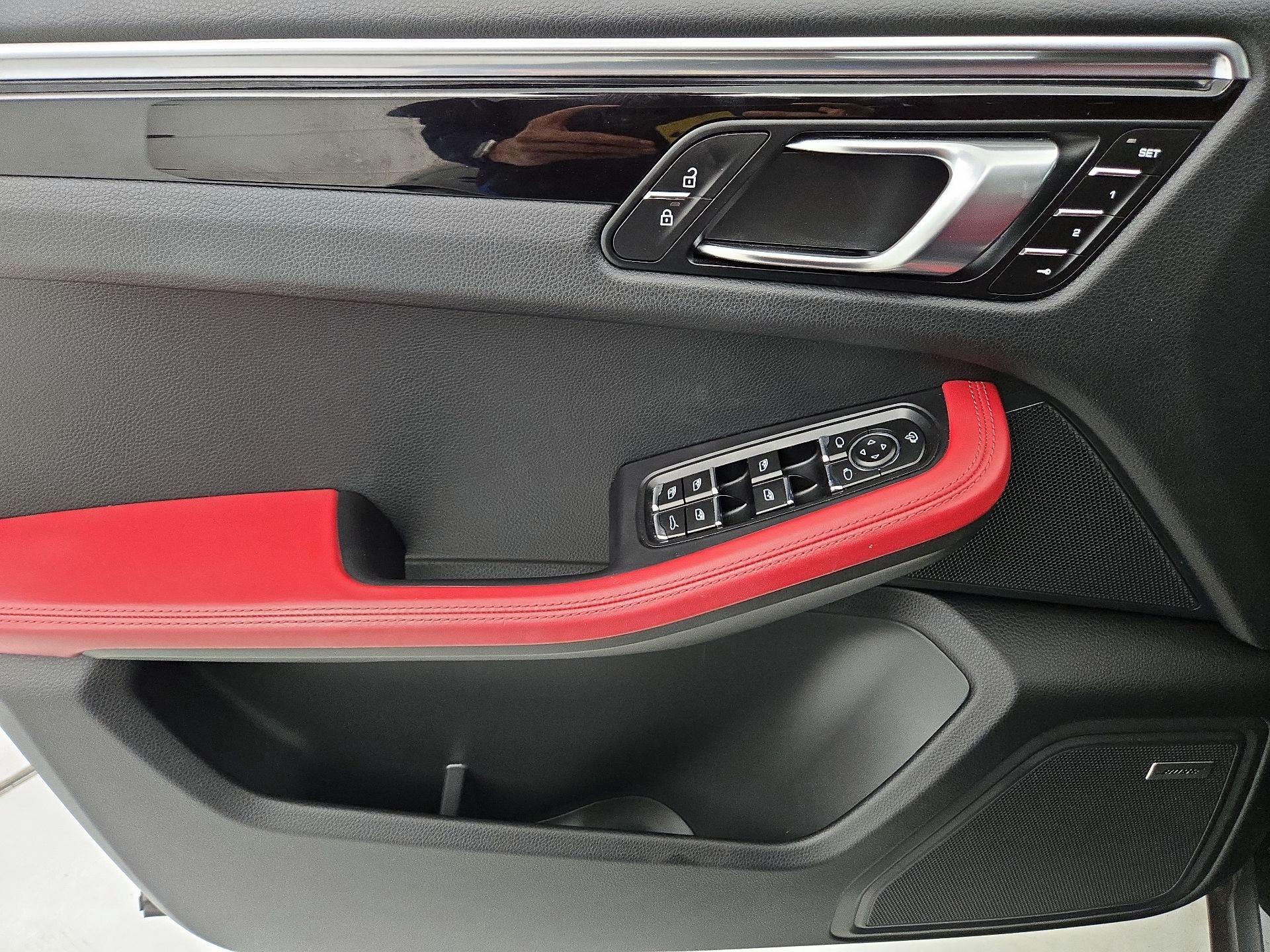 Thumbnail: 2022 Porsche Macan - 12