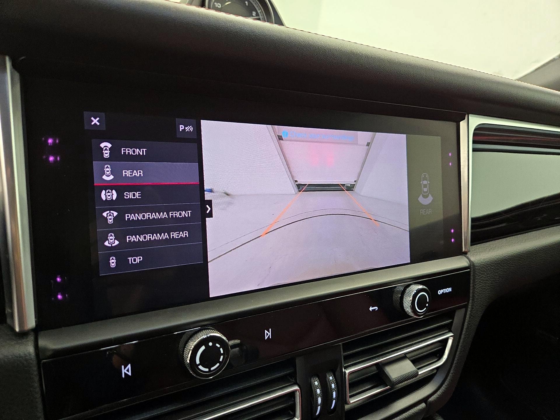 Thumbnail: 2022 Porsche Macan - 15