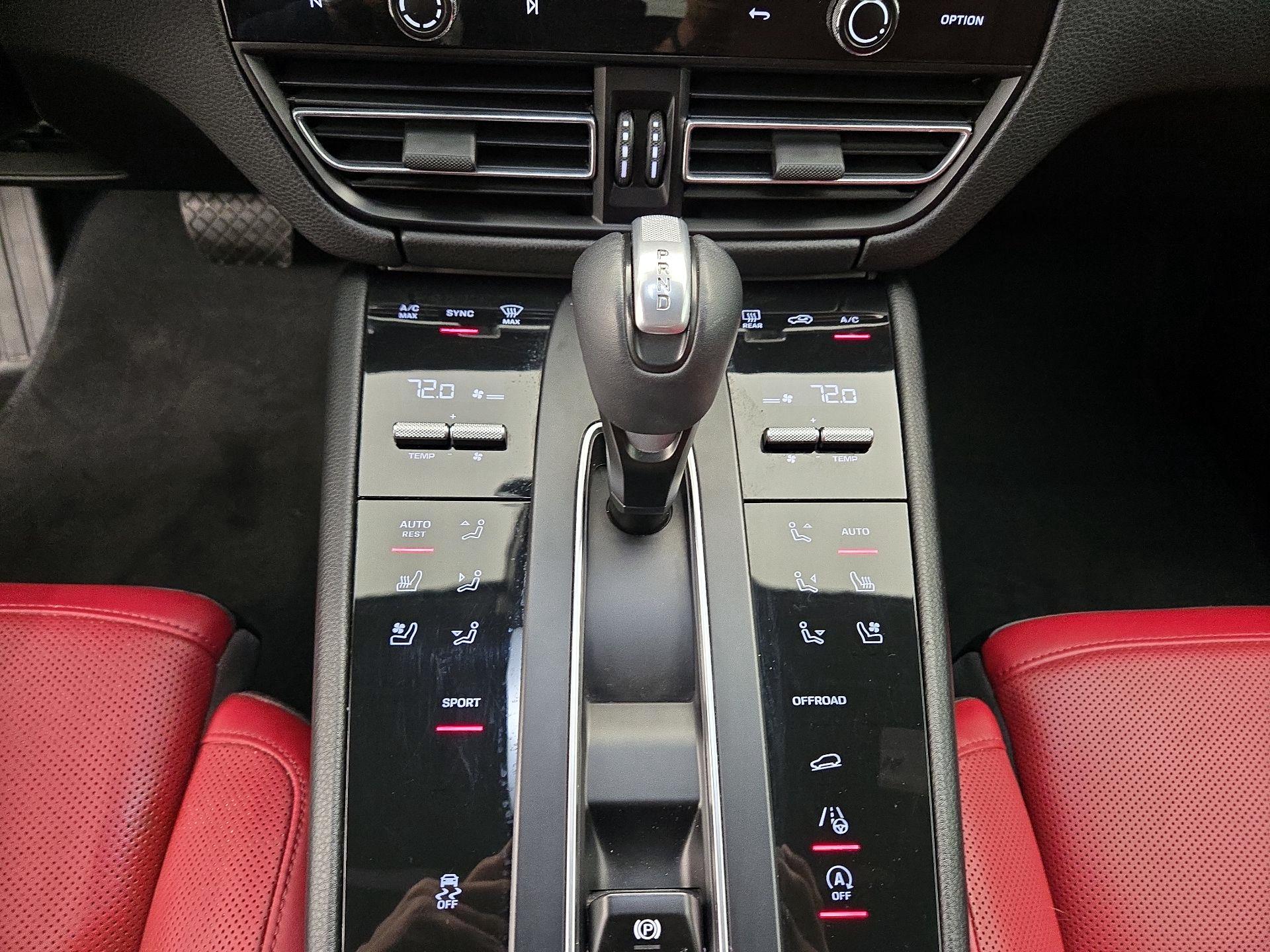 Thumbnail: 2022 Porsche Macan - 18