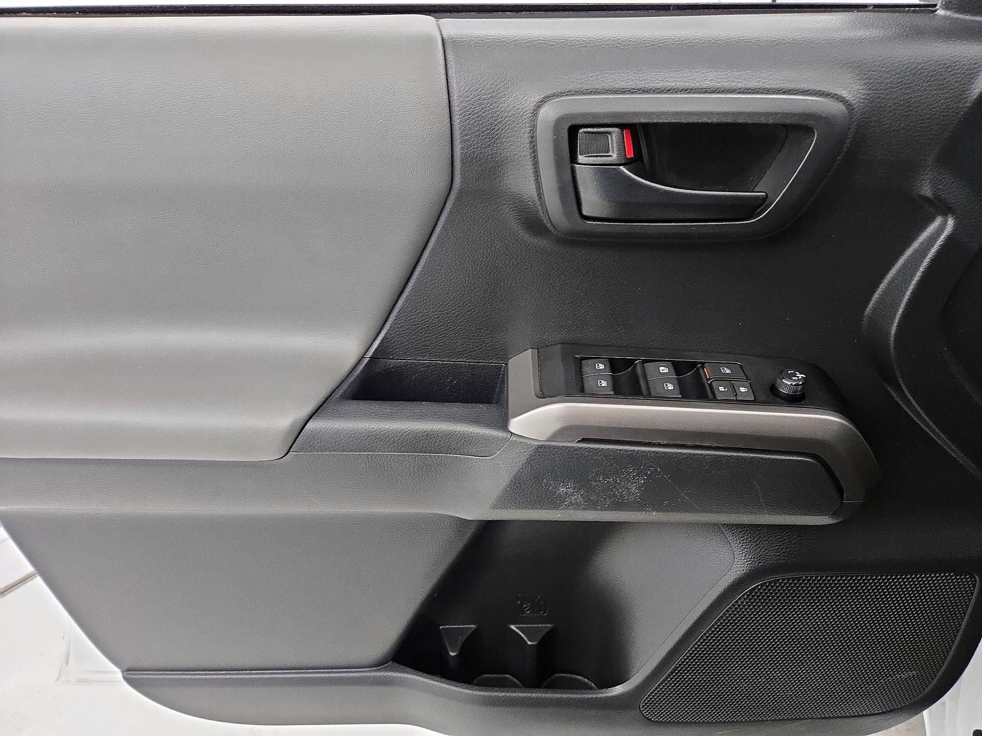 Thumbnail: 2022 Toyota Tacoma - 12