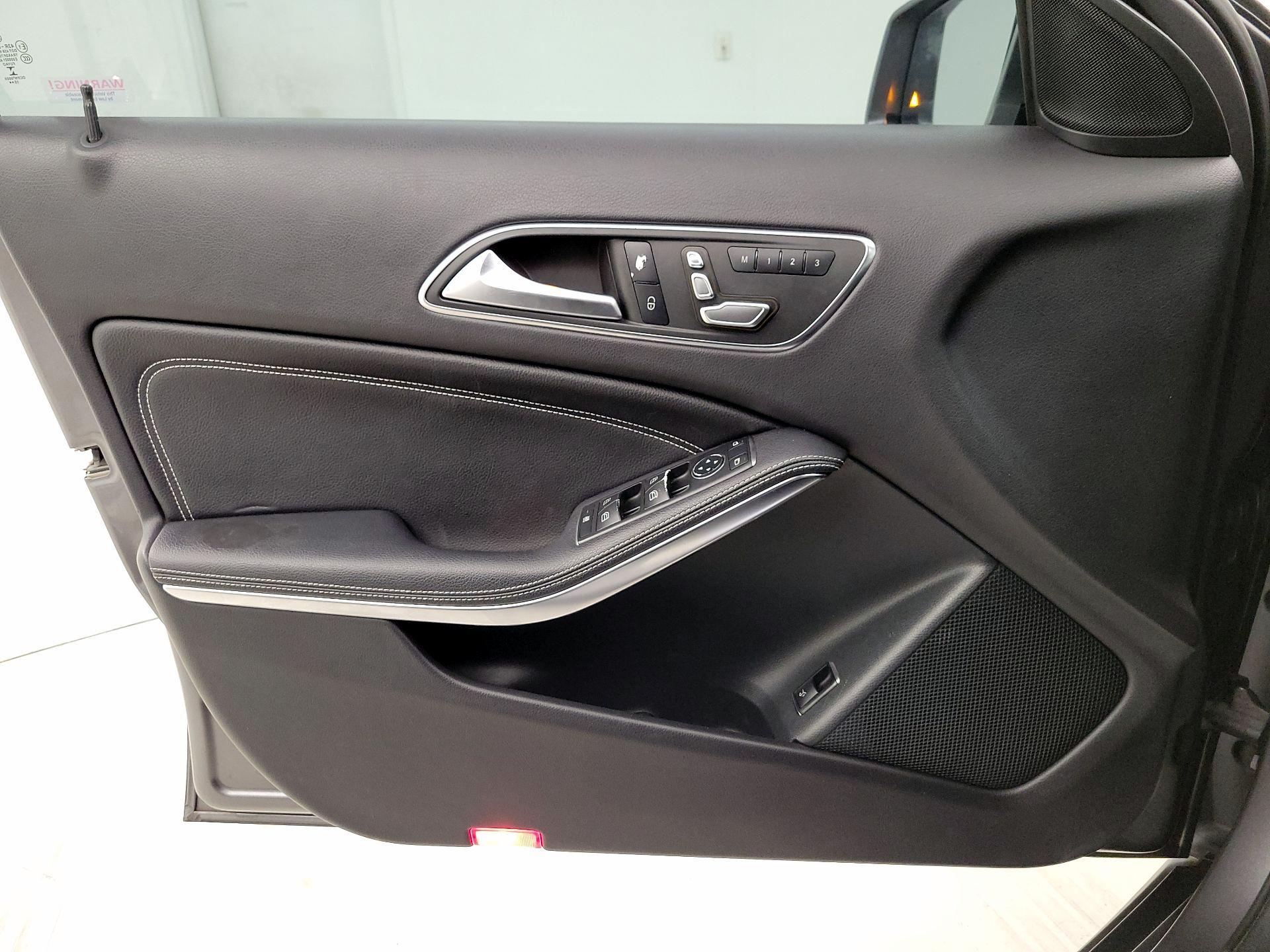 Thumbnail: 2018 Mercedes-Benz GLA - 12