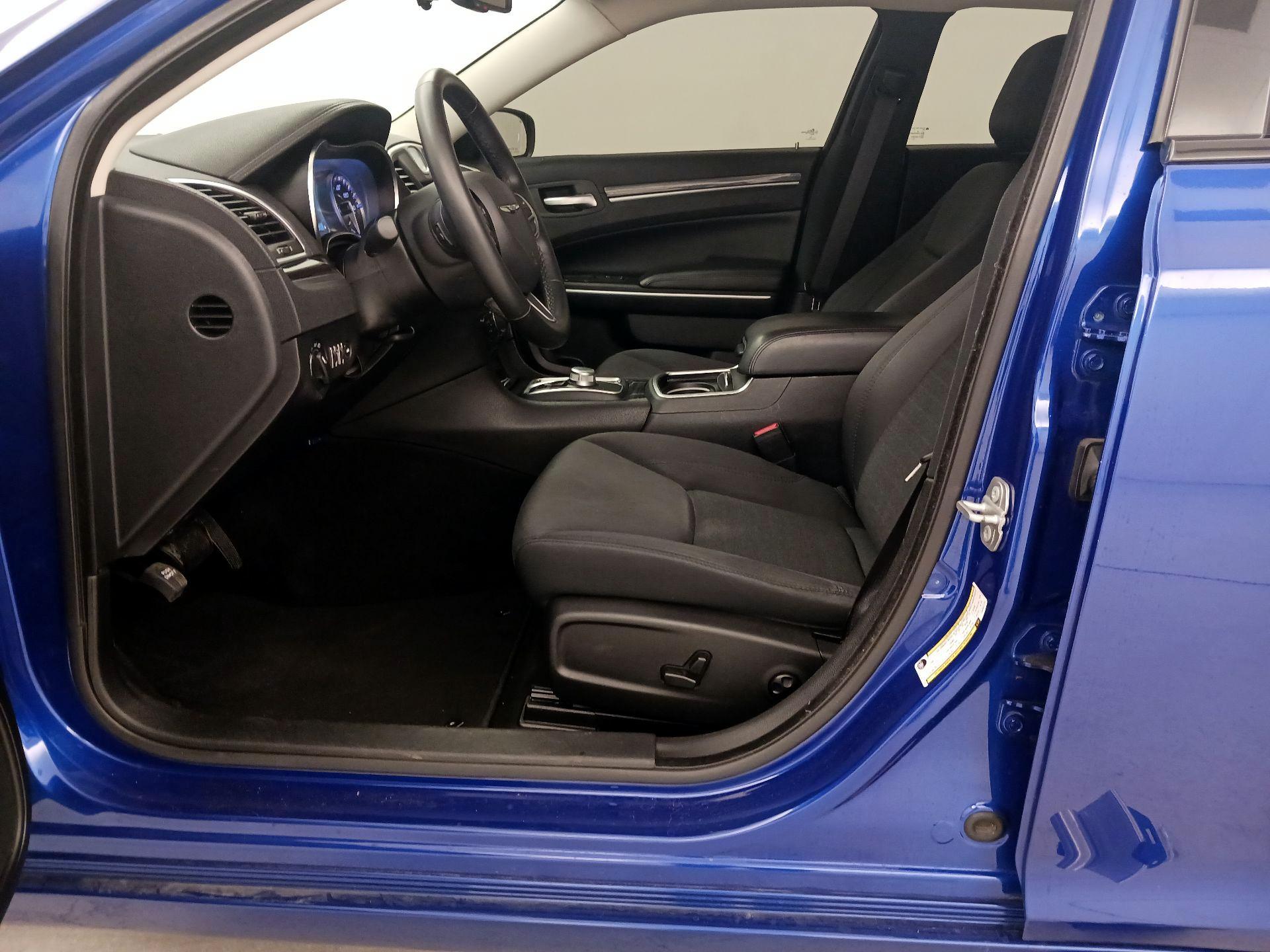 Thumbnail: 2020 Chrysler 300 - 11