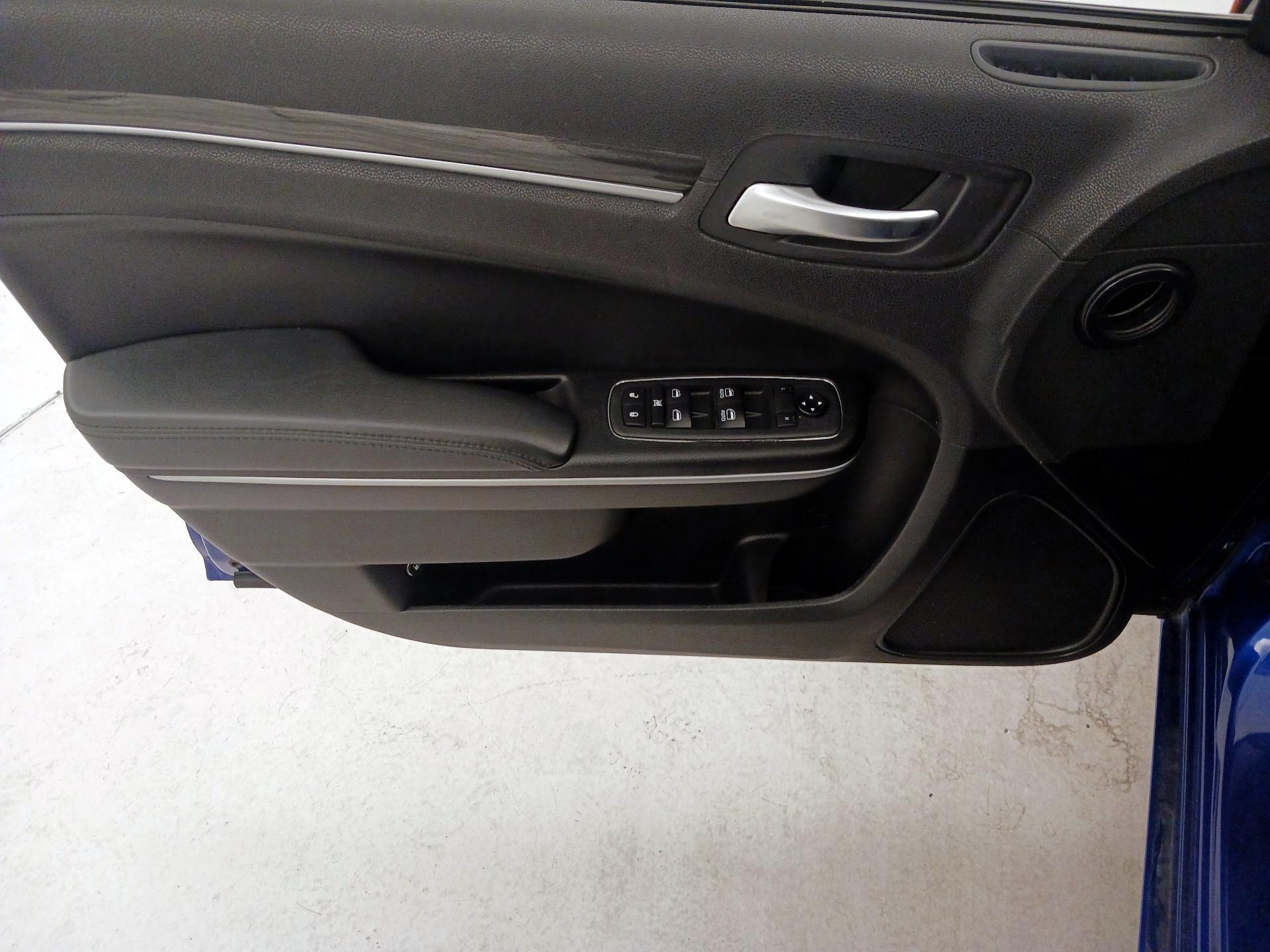 Thumbnail: 2020 Chrysler 300 - 12