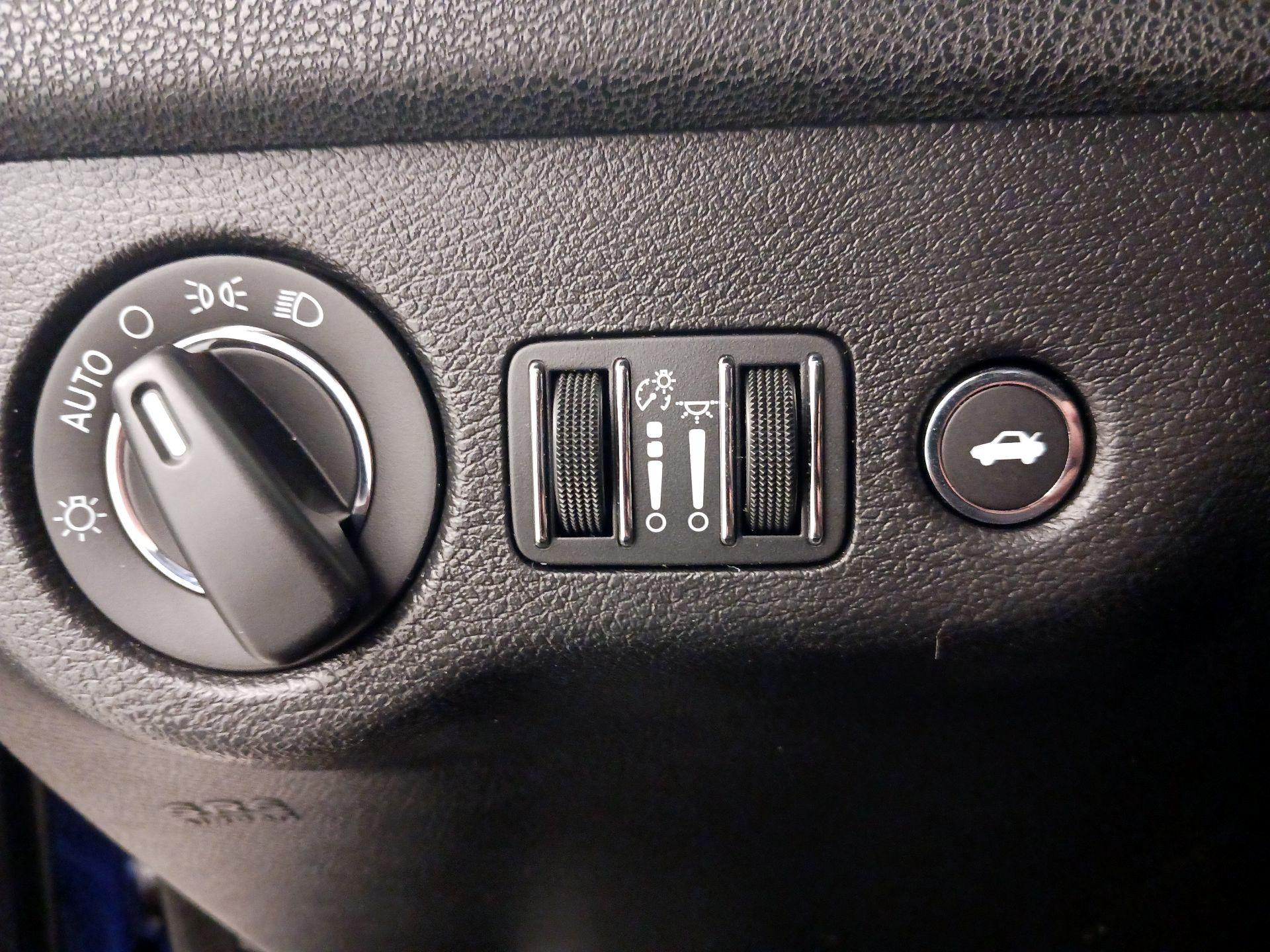 Thumbnail: 2020 Chrysler 300 - 13