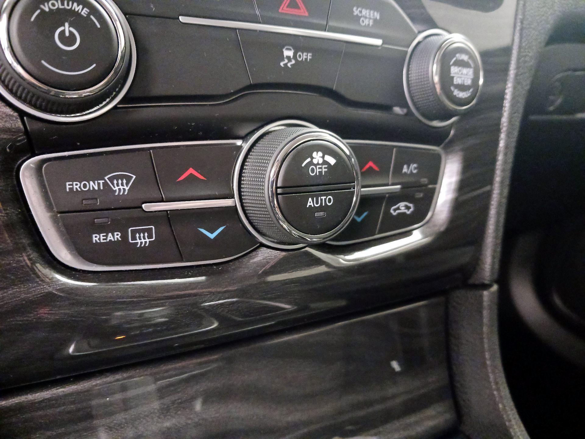 Thumbnail: 2020 Chrysler 300 - 16