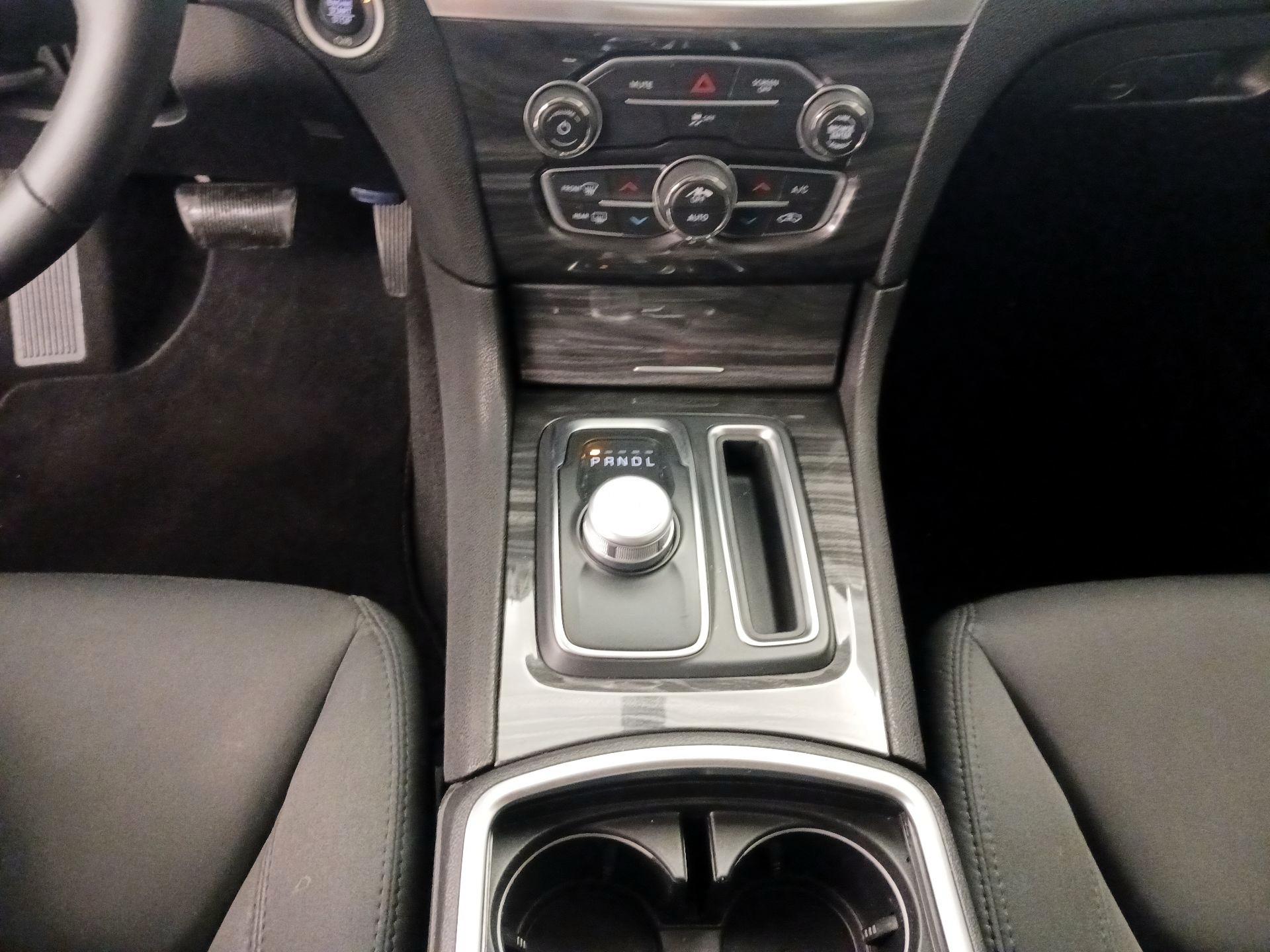 Thumbnail: 2020 Chrysler 300 - 17