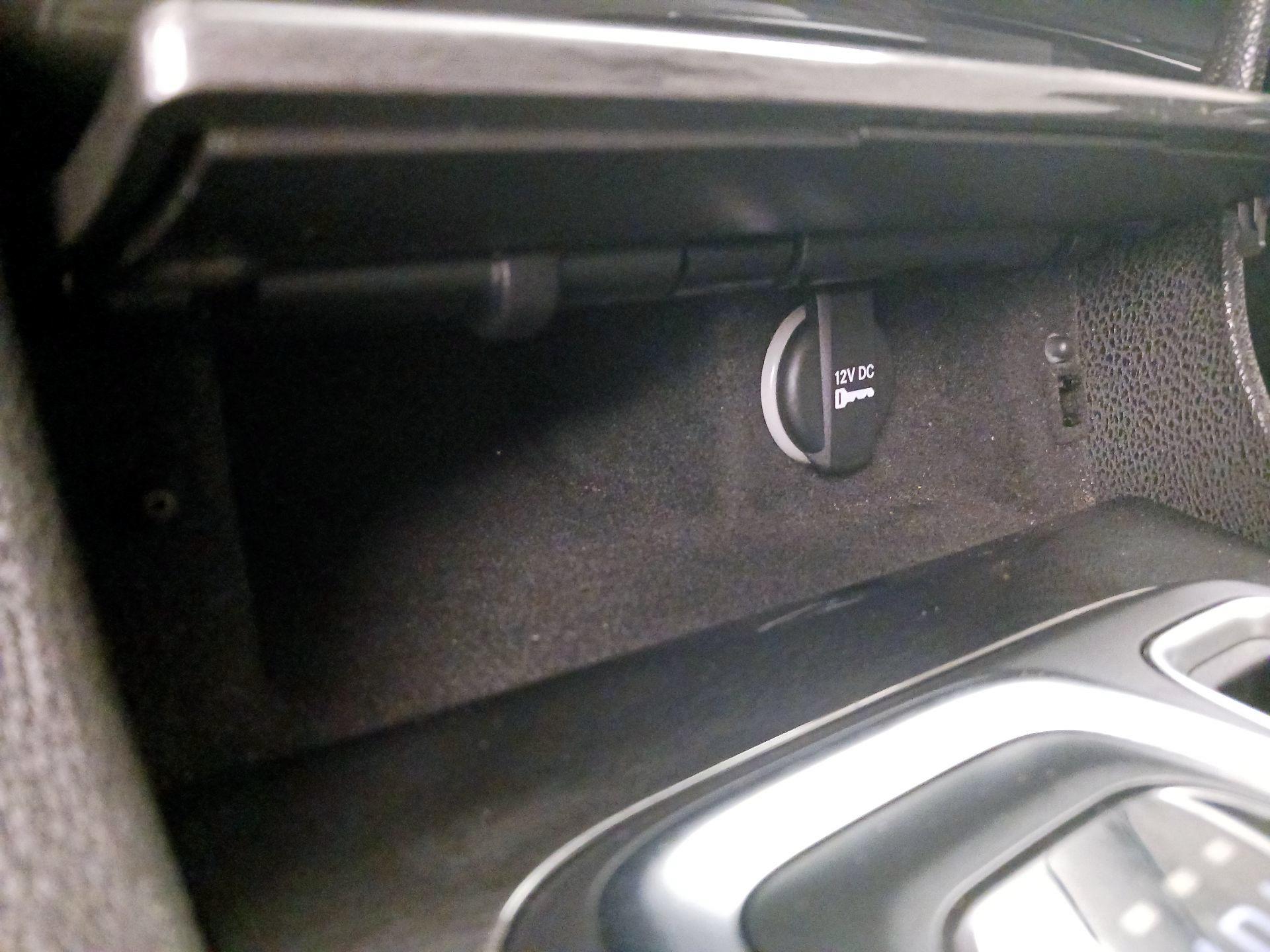 Thumbnail: 2020 Chrysler 300 - 18