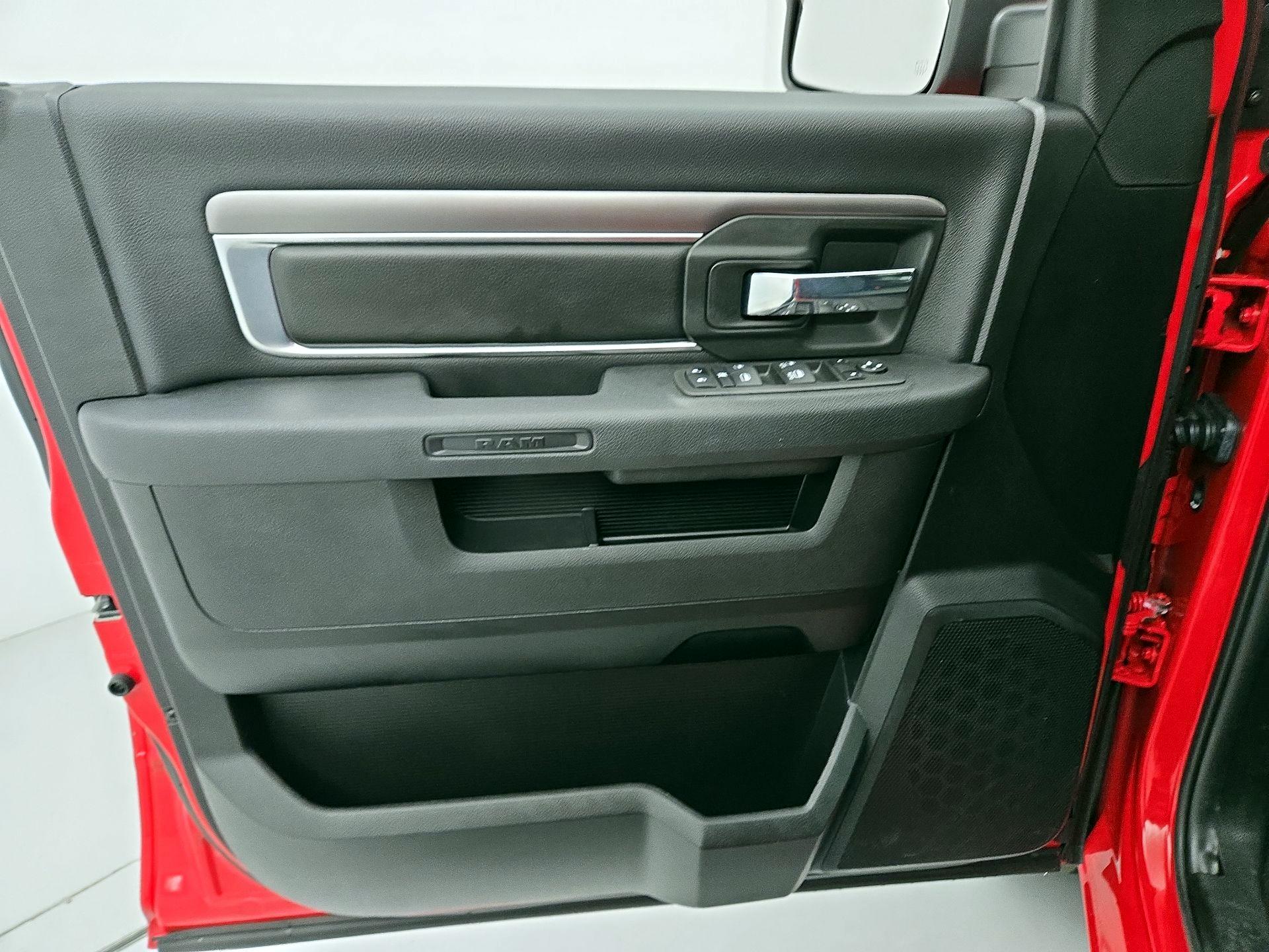 Thumbnail: 2022 RAM 1500 Classic - 12