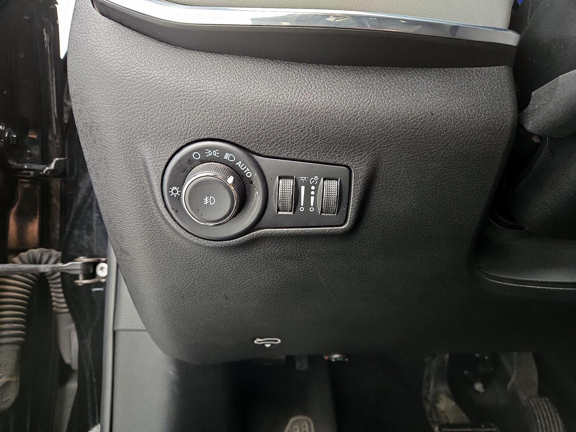 Thumbnail: 2022 Jeep Compass - 13