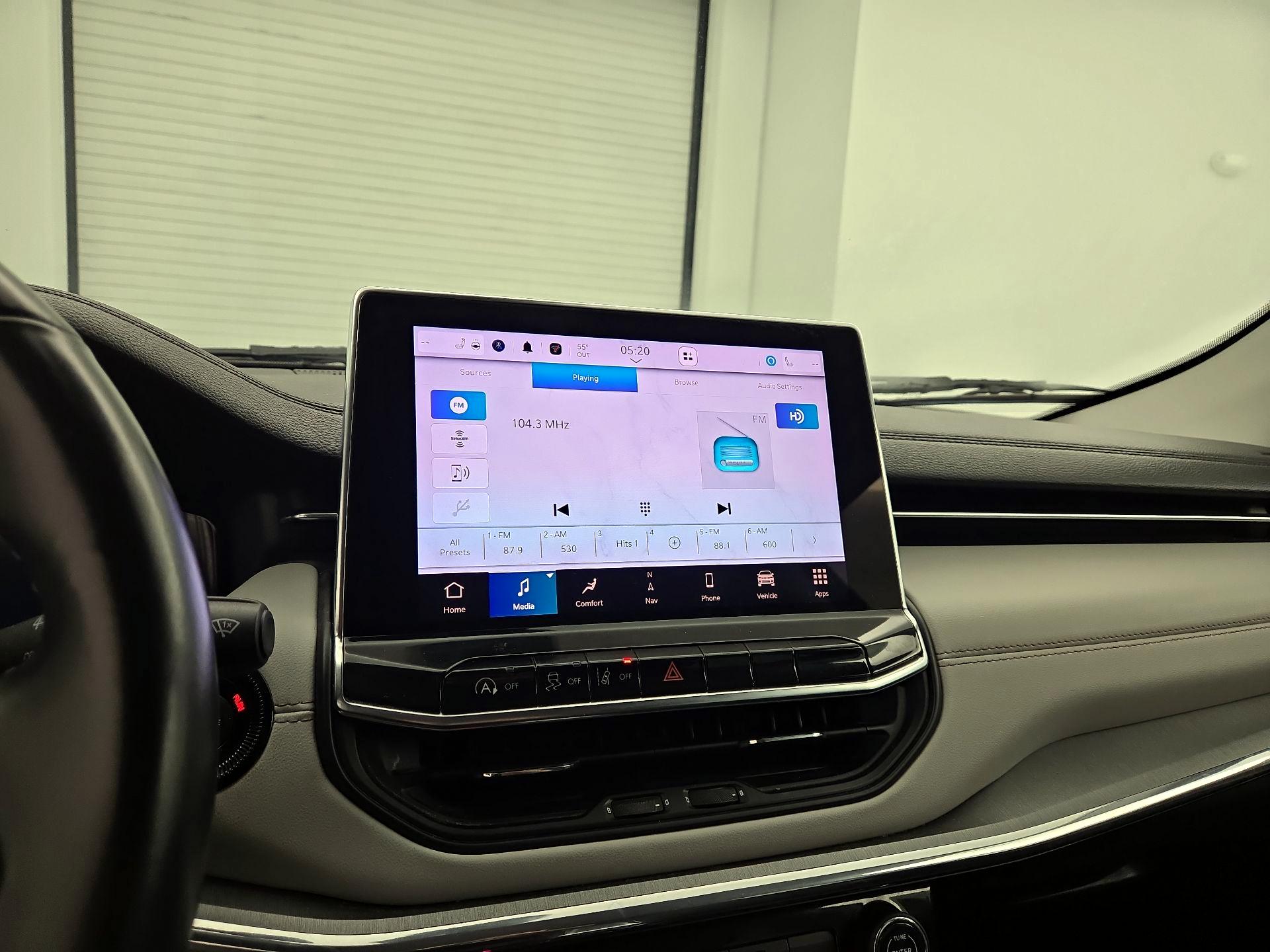 Thumbnail: 2022 Jeep Compass - 16