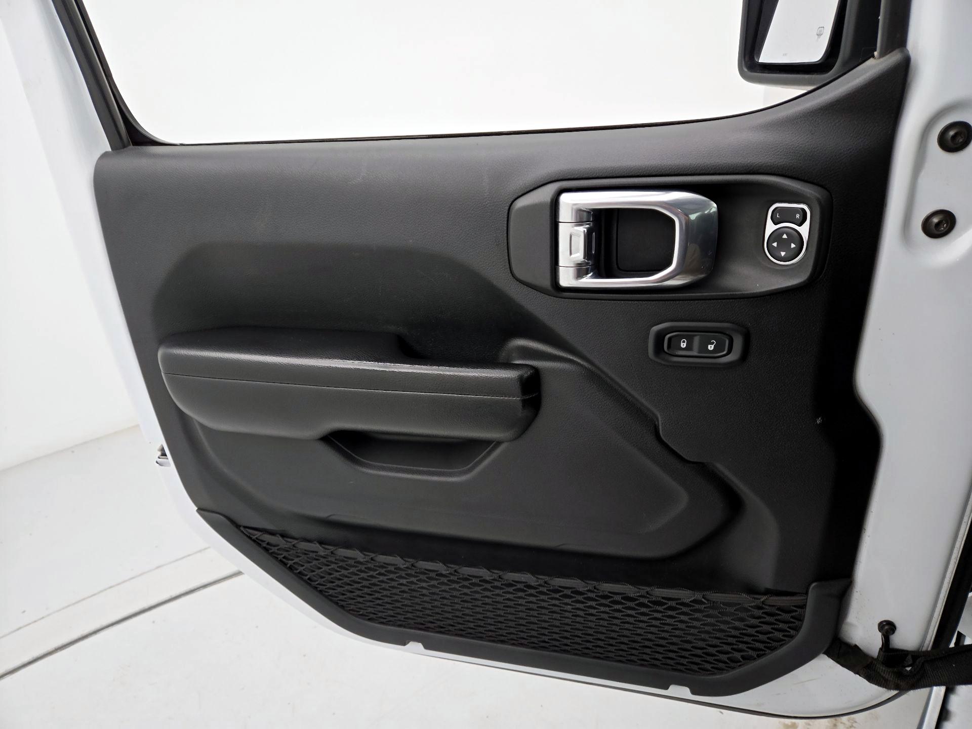 Thumbnail: 2021 Jeep Gladiator - 12