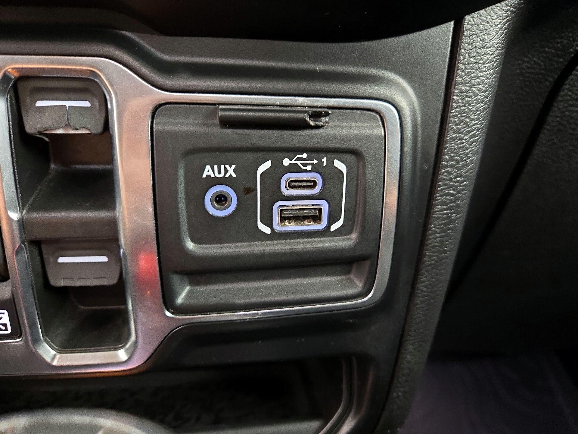 Thumbnail: 2021 Jeep Gladiator - 19