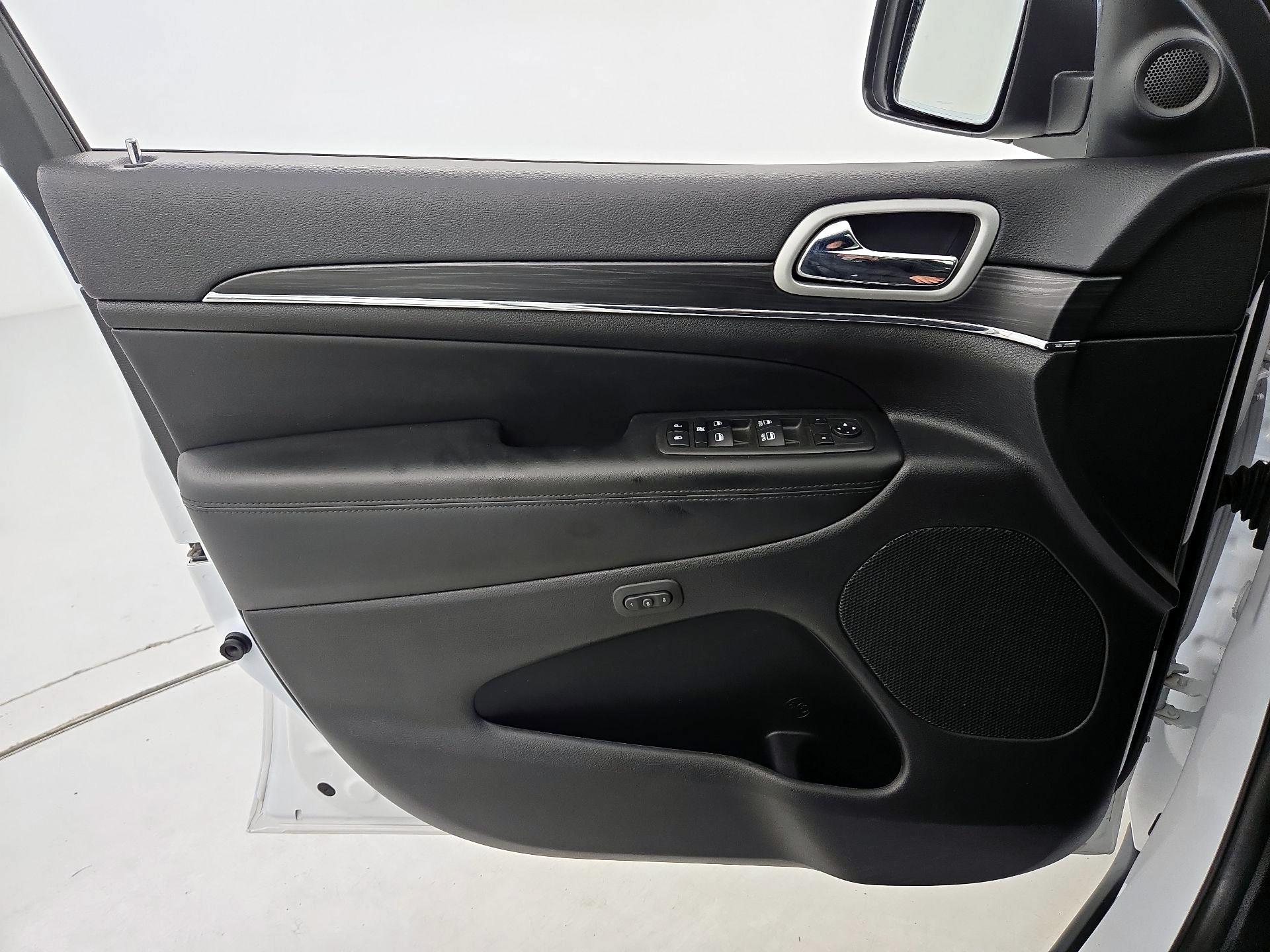 Thumbnail: 2022 Jeep Grand Cherokee - 12