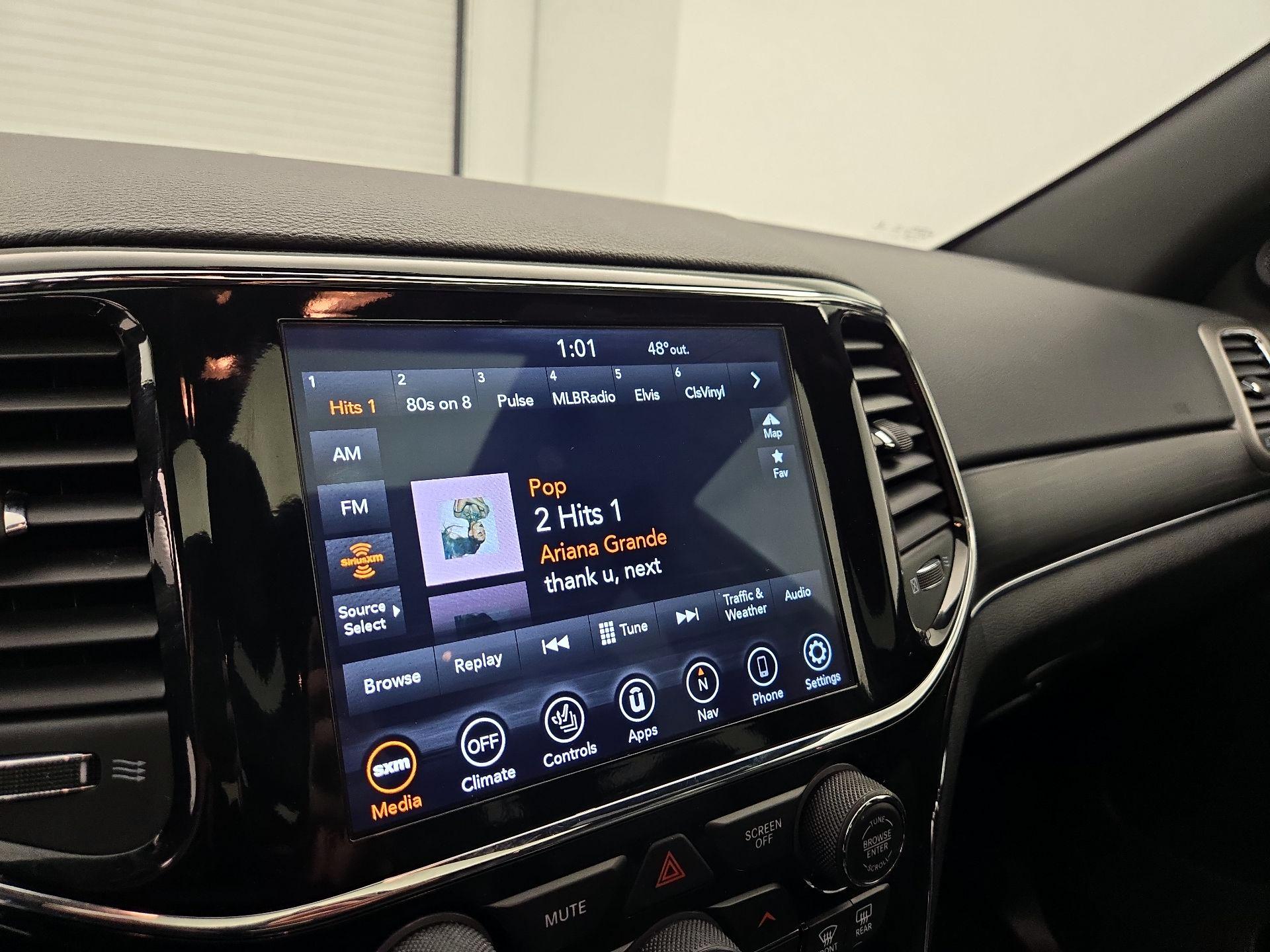 Thumbnail: 2022 Jeep Grand Cherokee - 16