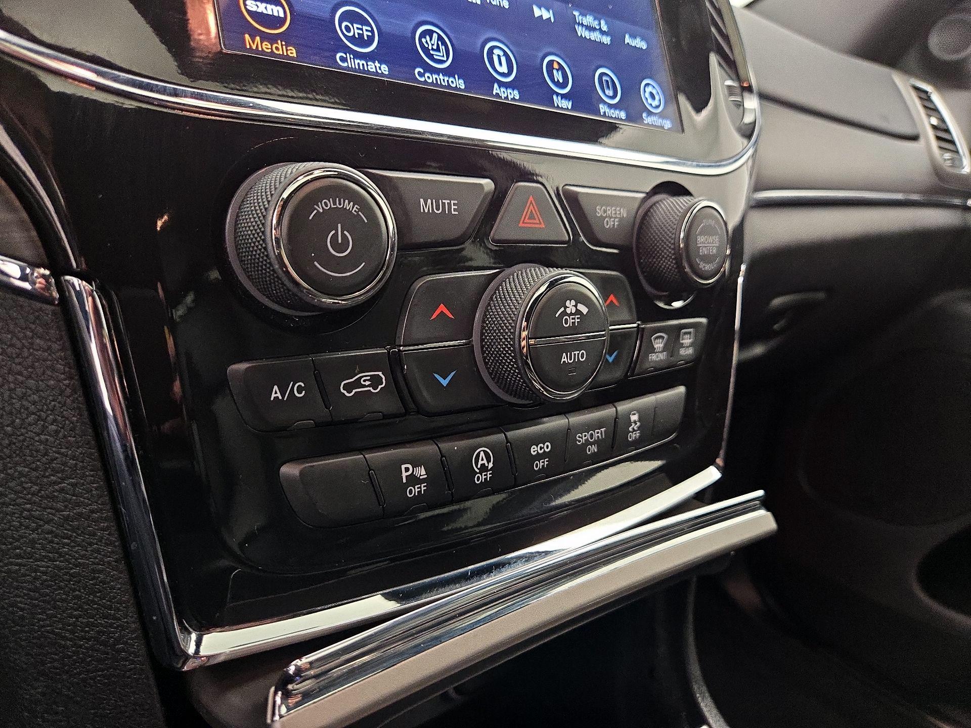 Thumbnail: 2022 Jeep Grand Cherokee - 17