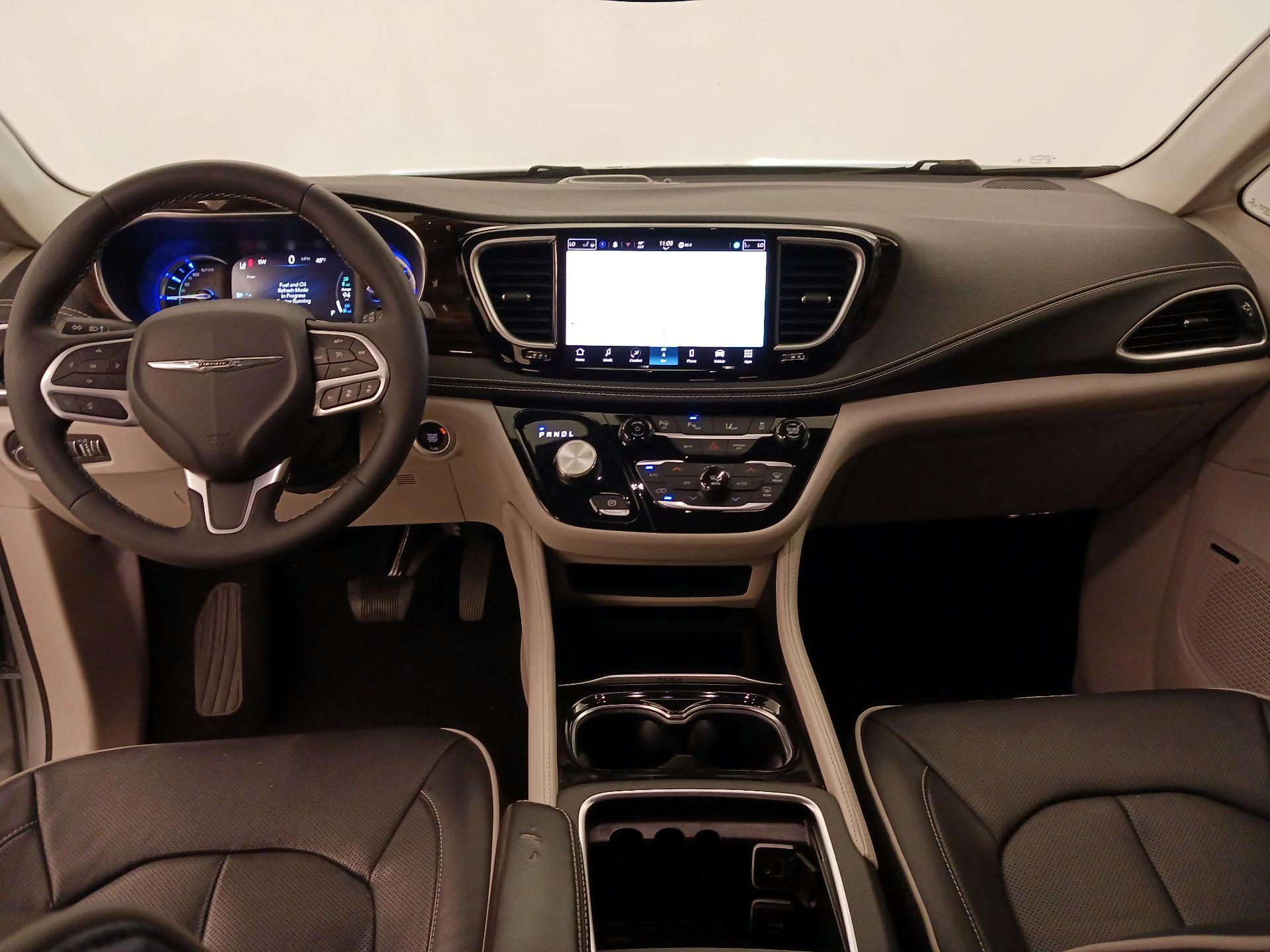 Thumbnail: 2022 Chrysler Pacifica - 9