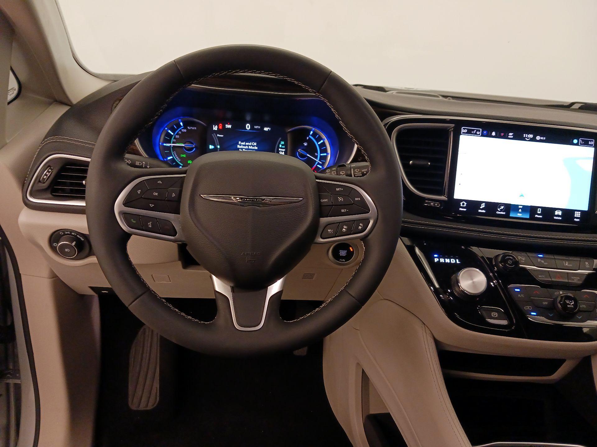 Thumbnail: 2022 Chrysler Pacifica - 10