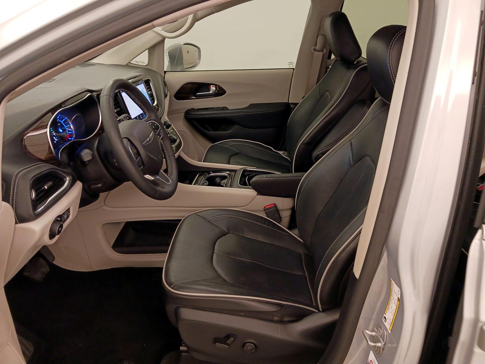 Thumbnail: 2022 Chrysler Pacifica - 11